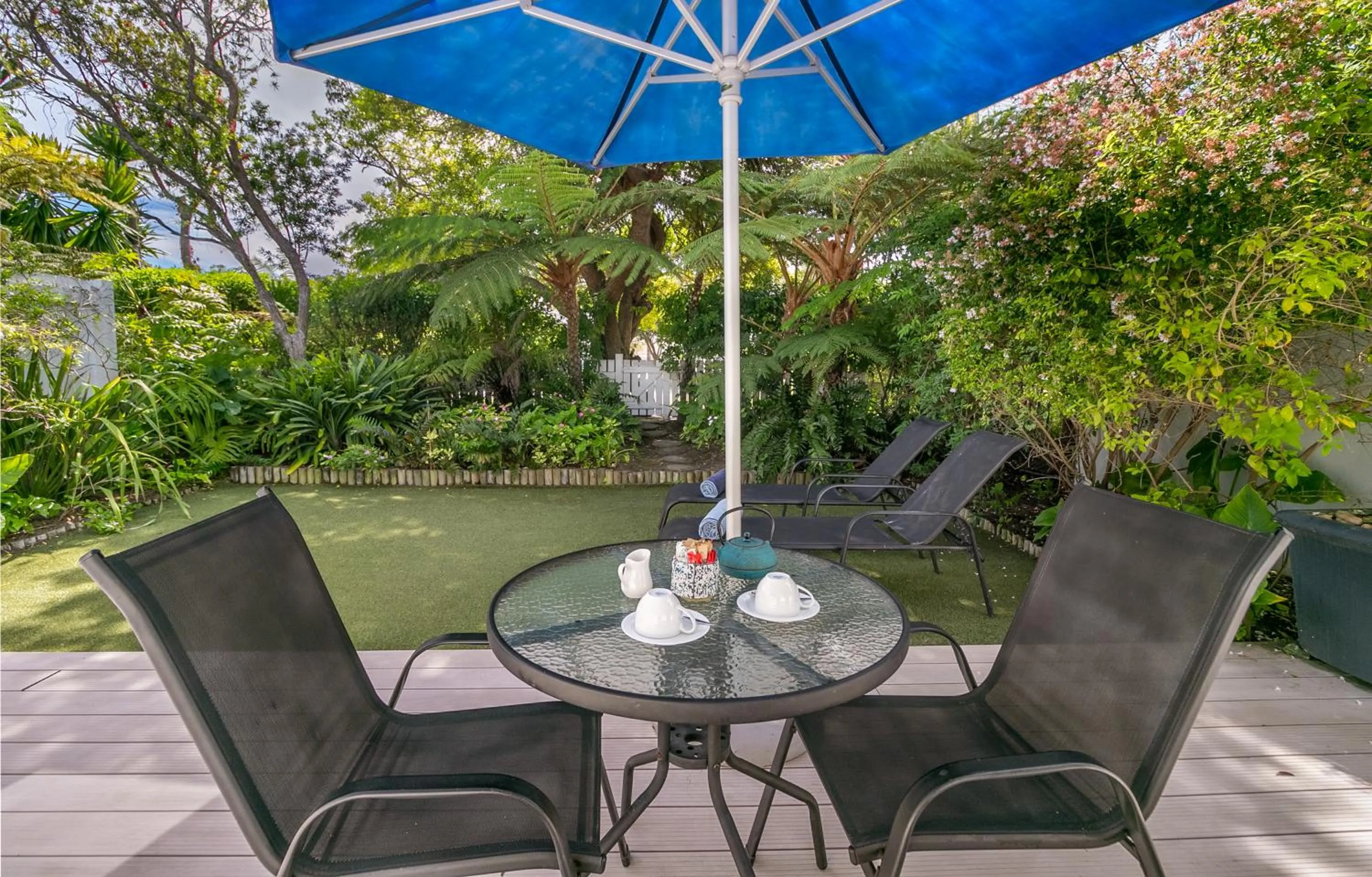 Patio in One on Bollard