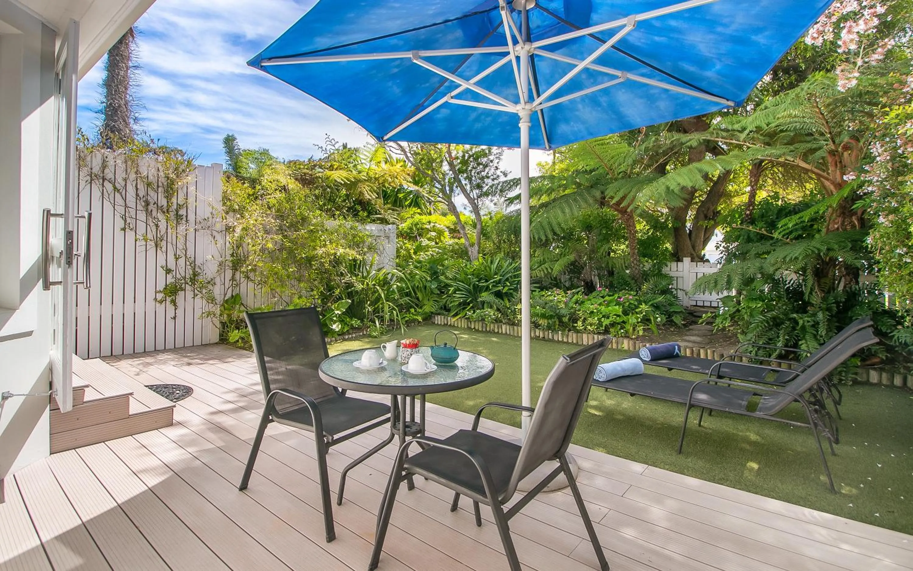 Patio in One on Bollard