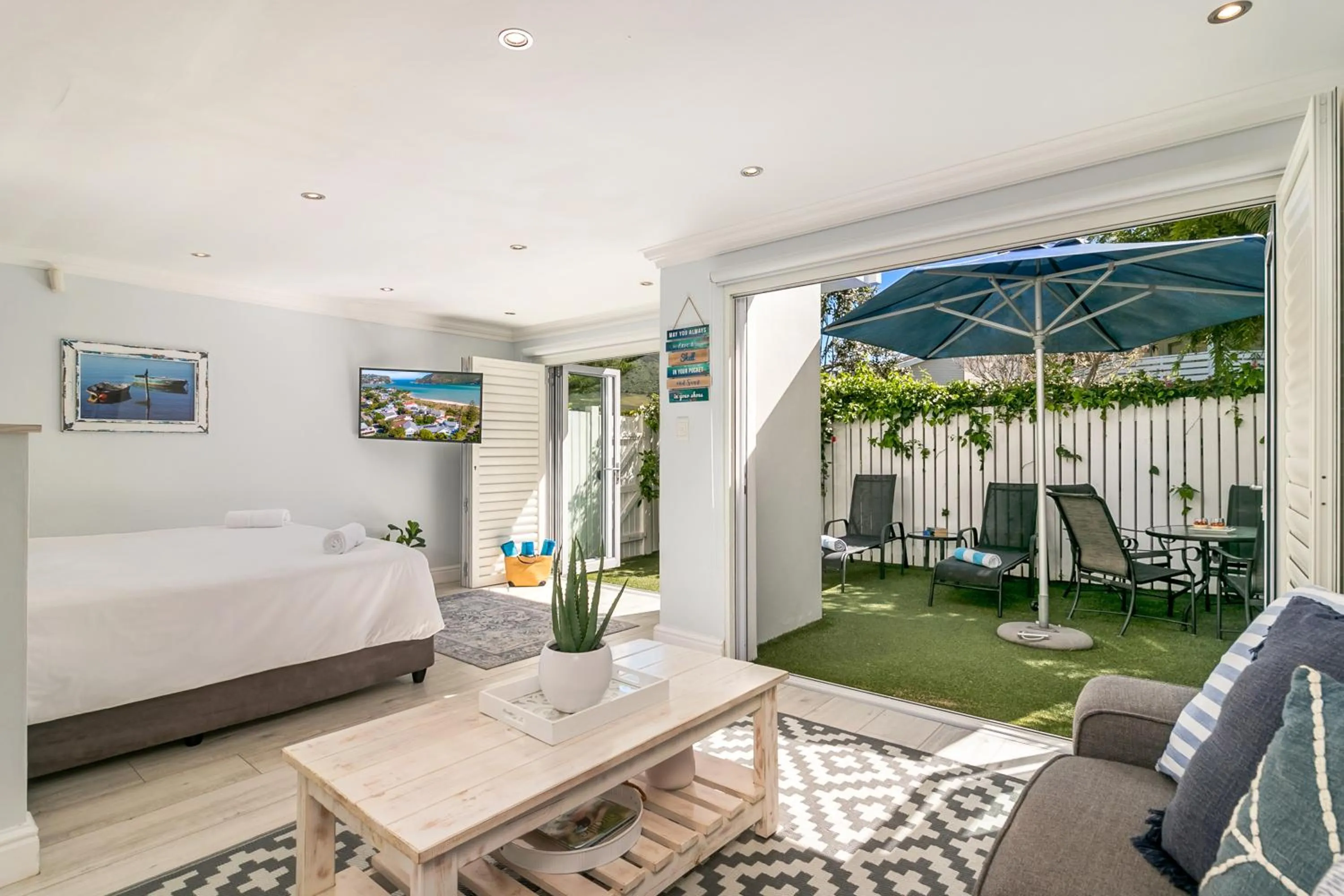 Property building, Bed in One on Bollard