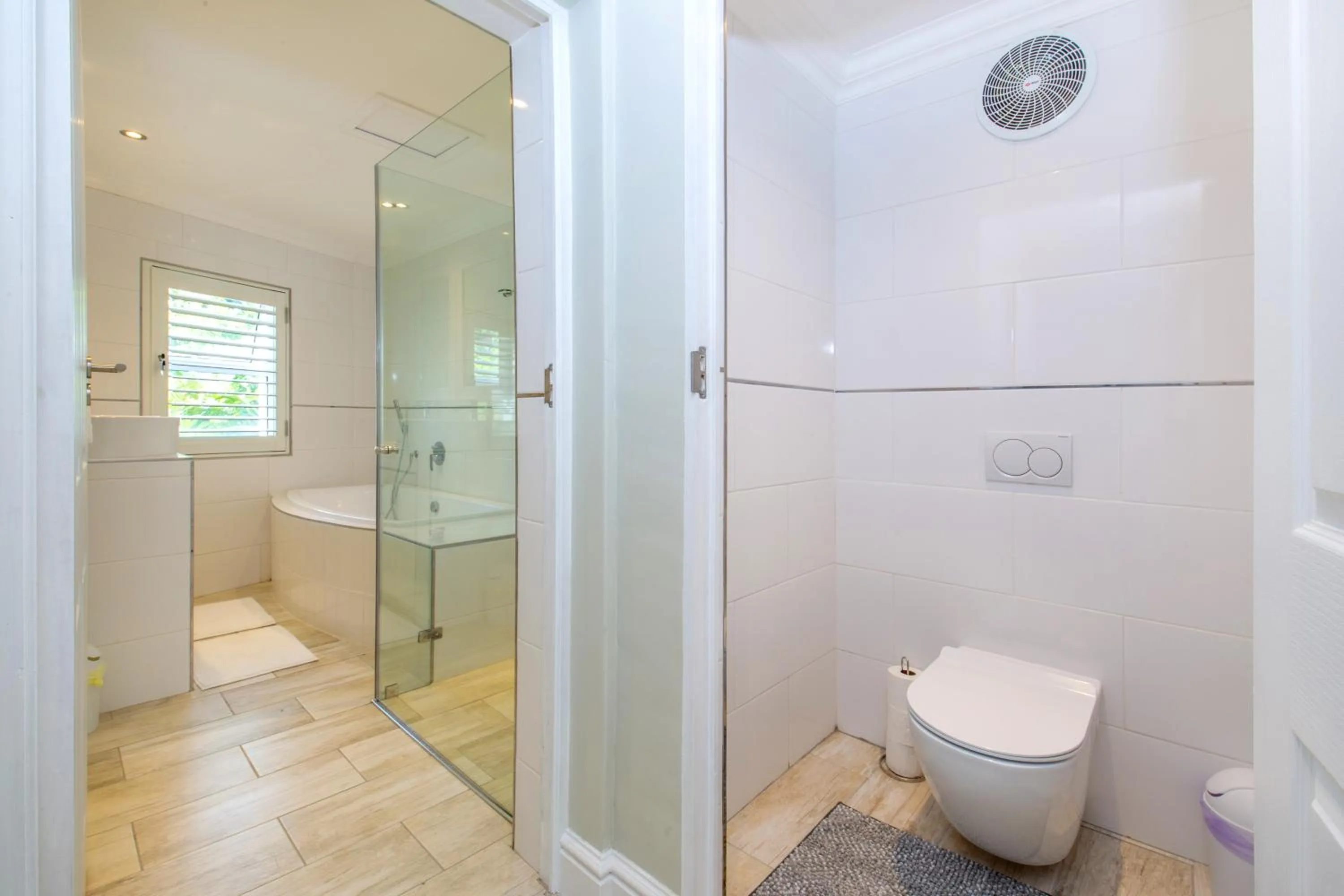 Bathroom in One on Bollard