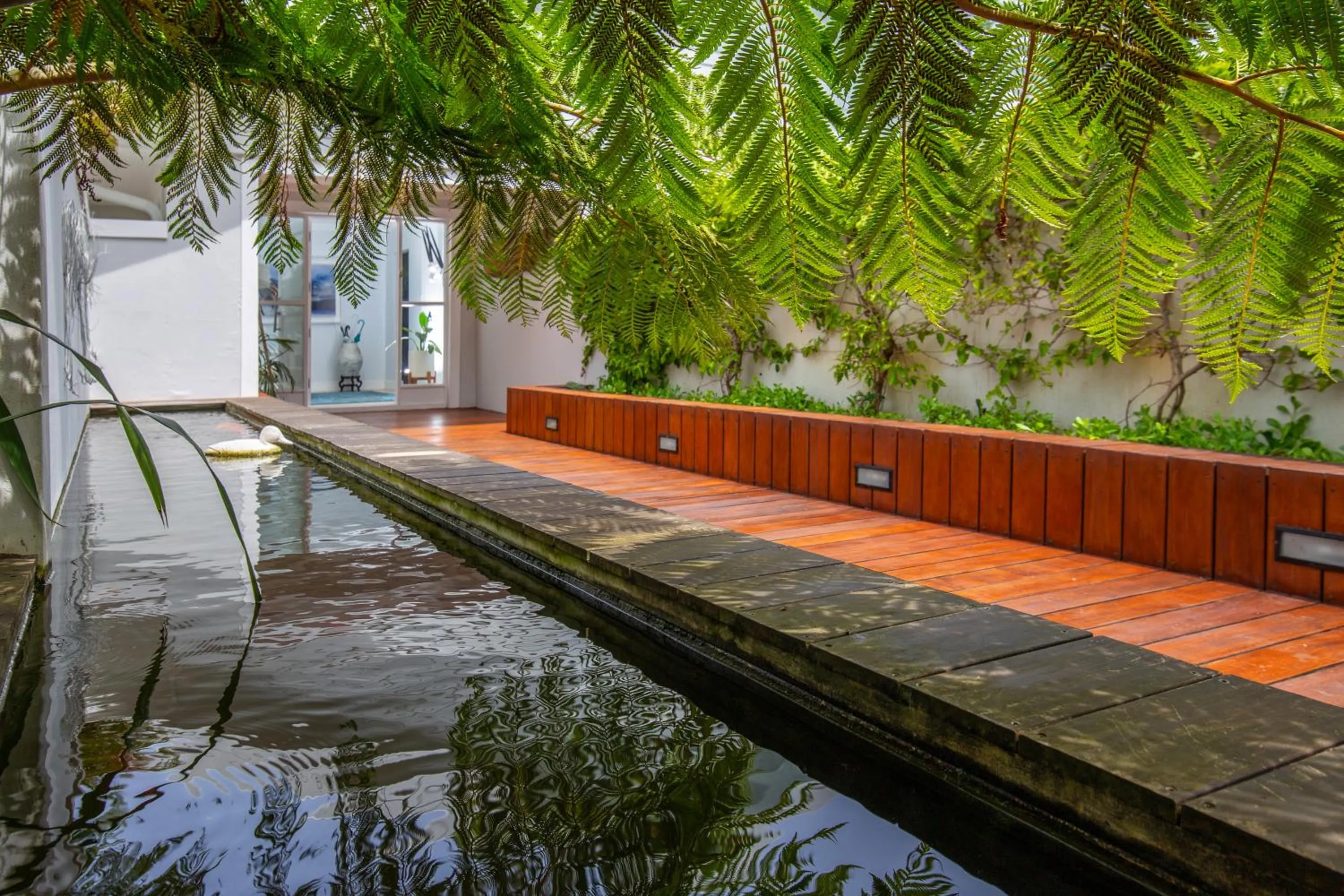 Facade/entrance in One on Bollard