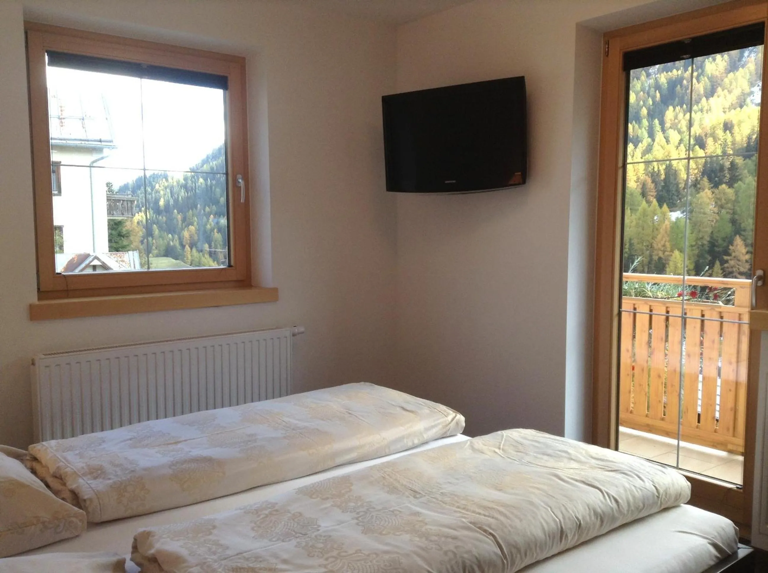 Bed in Chasa Sulai Appartements