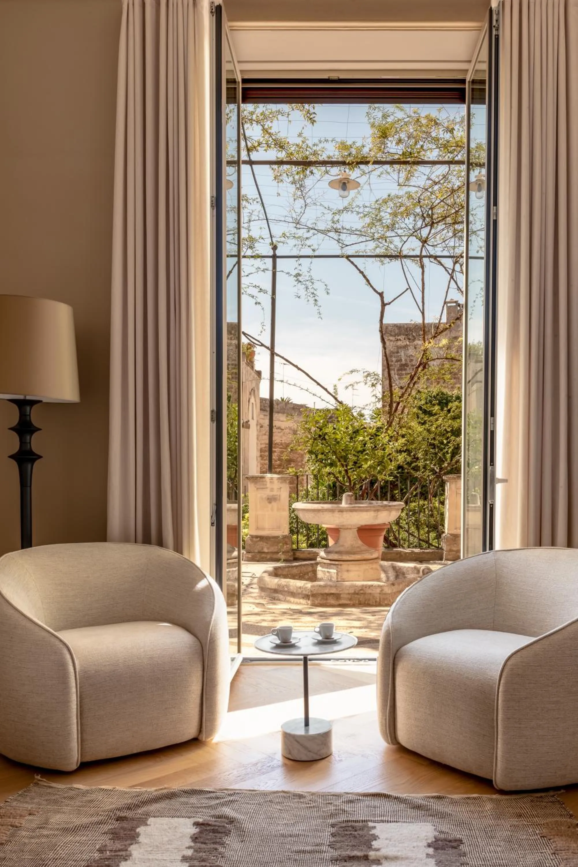 Patio in La Fiermontina Palazzo Bozzi Corso Hotel