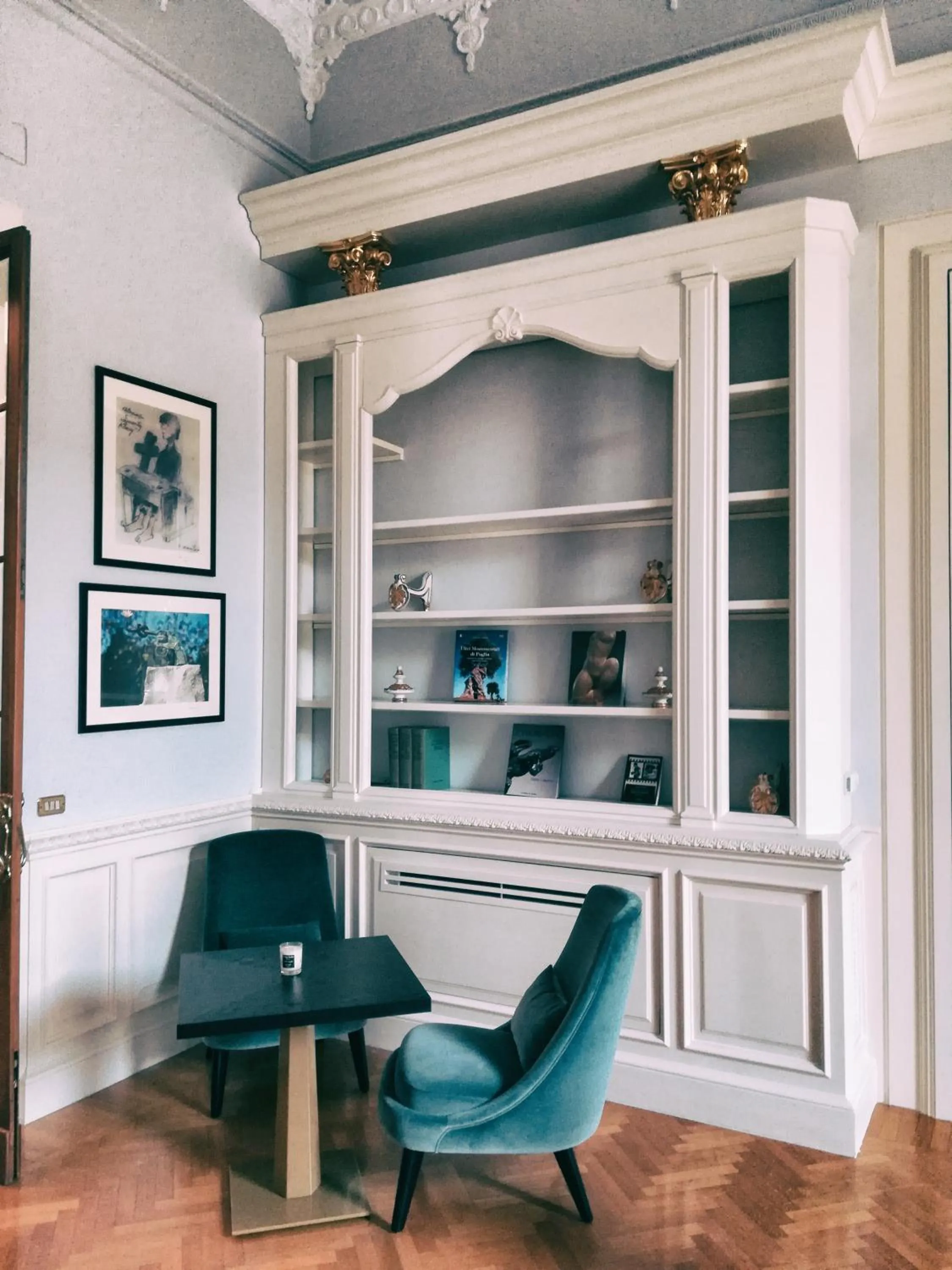 Library in La Fiermontina Palazzo Bozzi Corso Hotel
