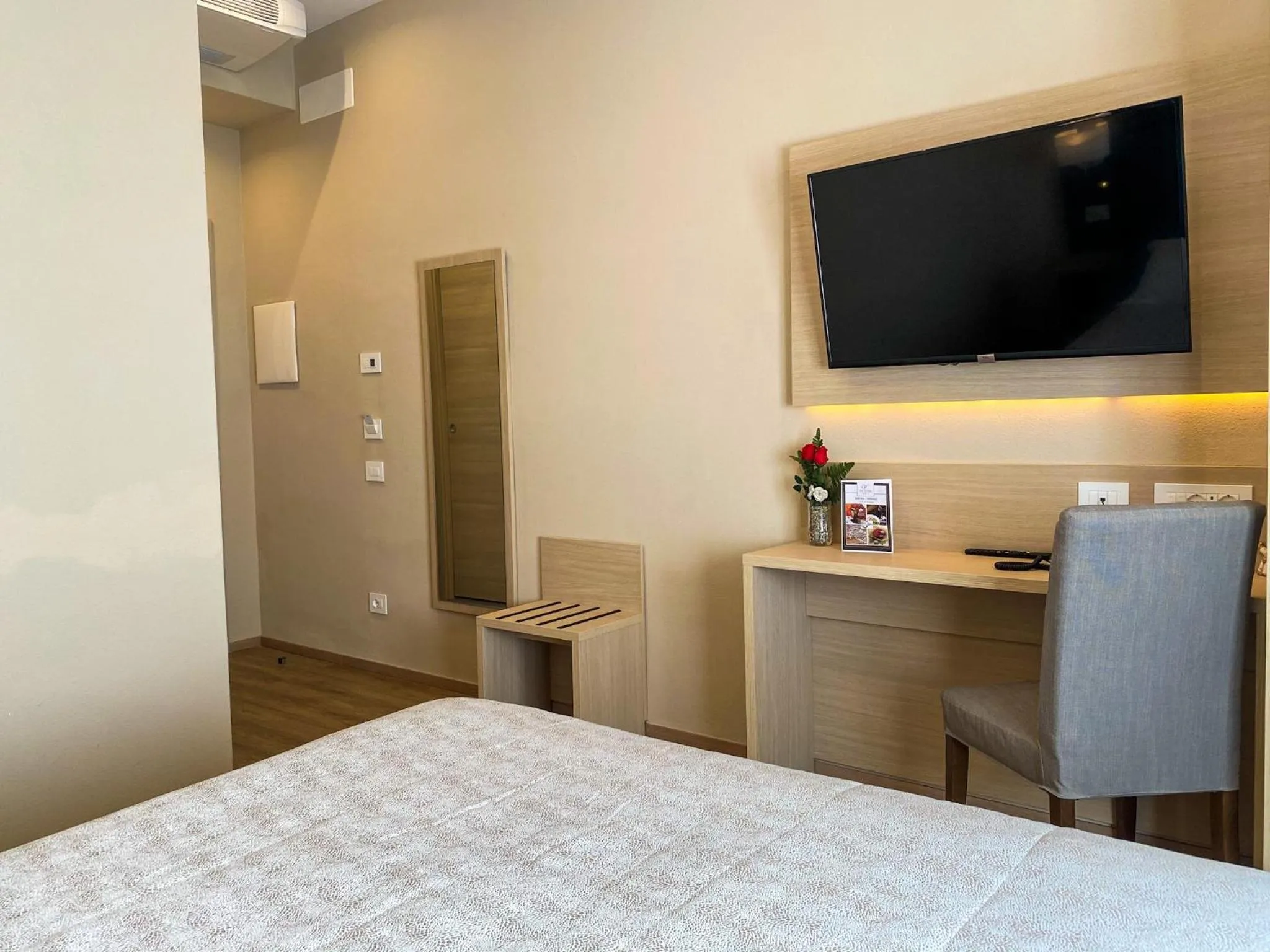 TV and multimedia, Bed in Hotel Victoria