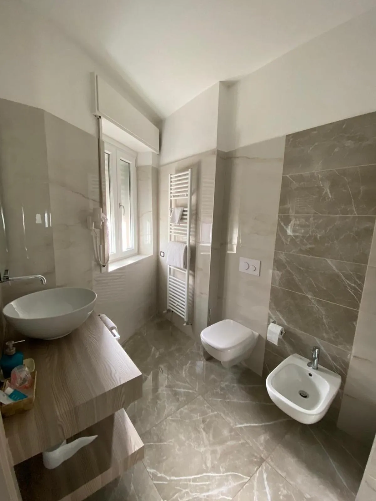 Shower in Hotel Victoria