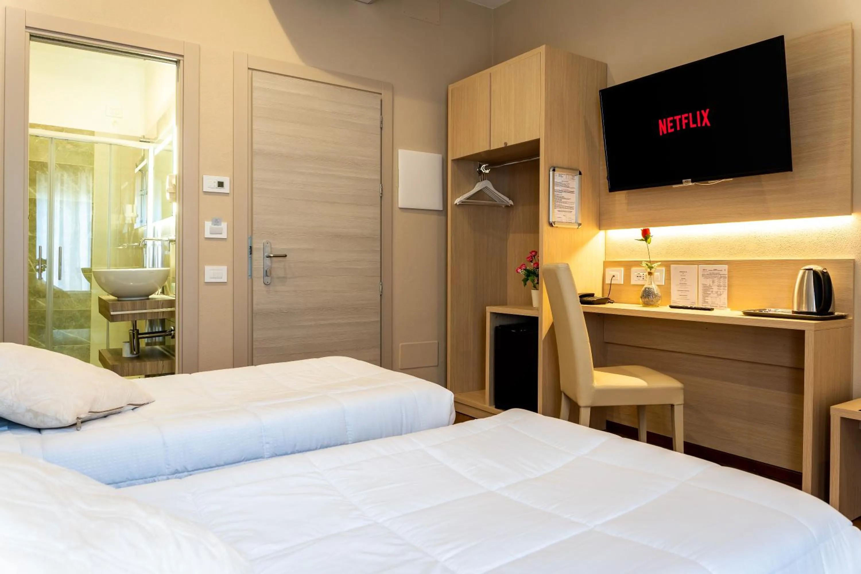 Bed in Hotel Victoria