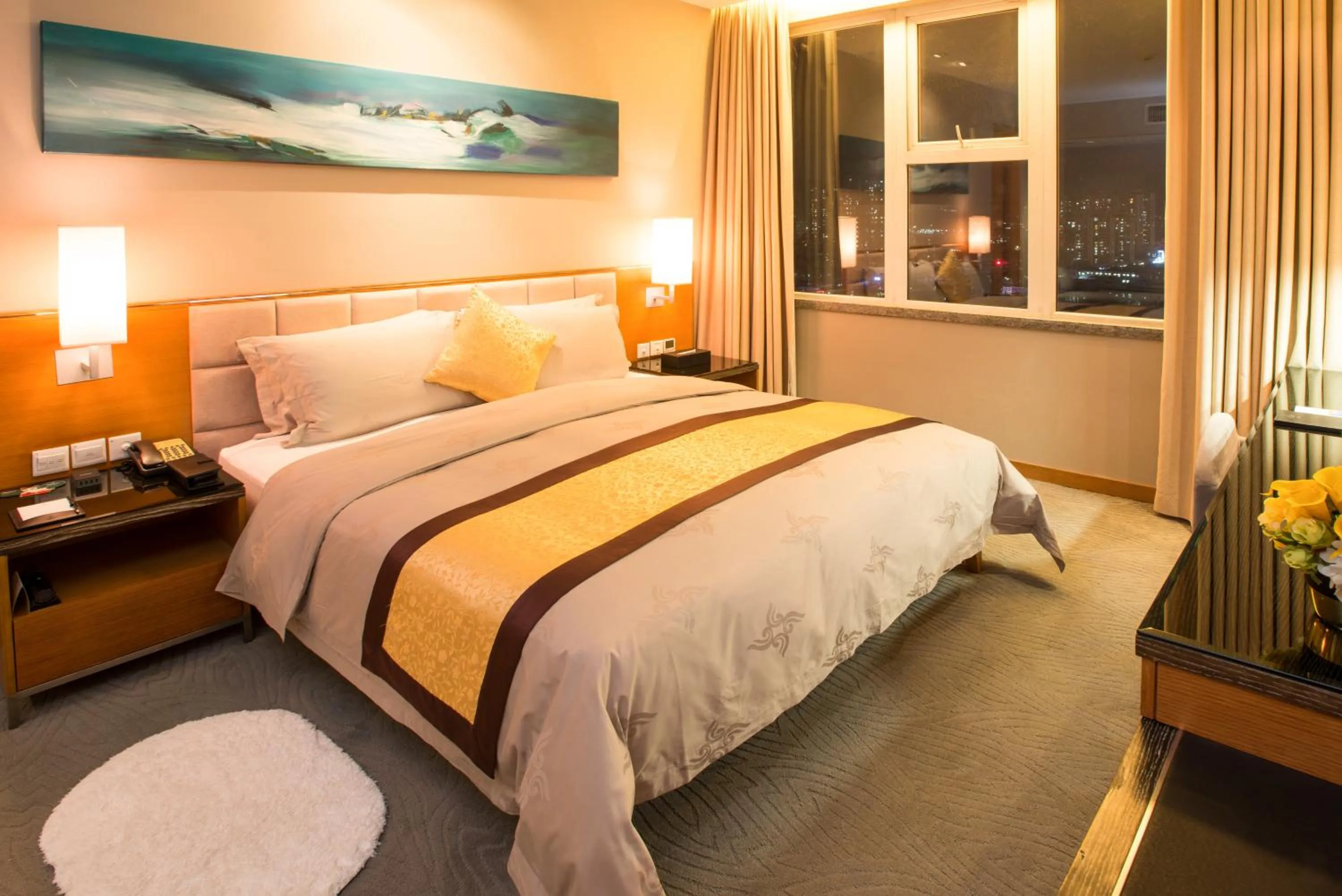 Bed in Shenzhen Longgang Rivan Hotel