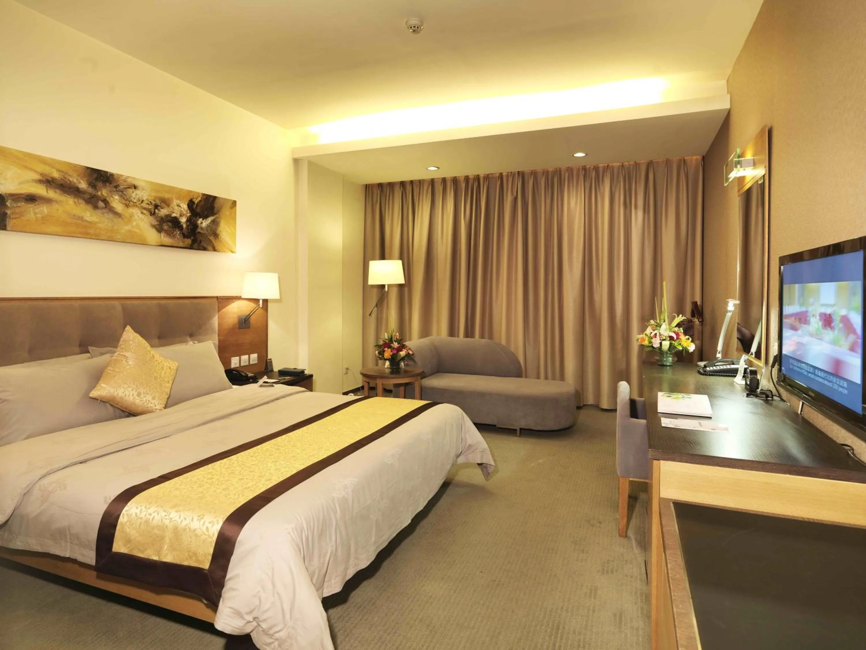 Bed in Shenzhen Longgang Rivan Hotel