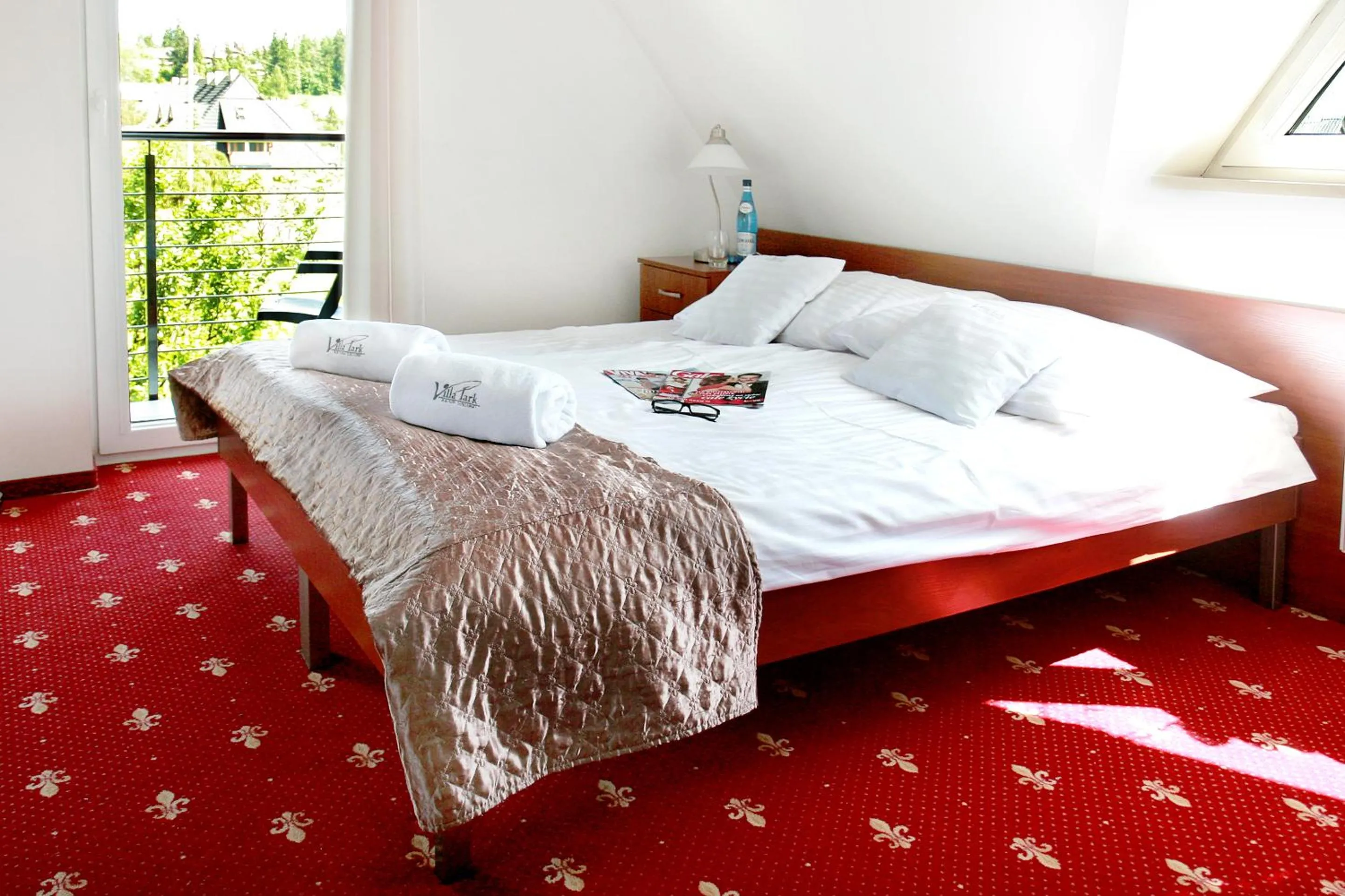 Bed in Villa Park
