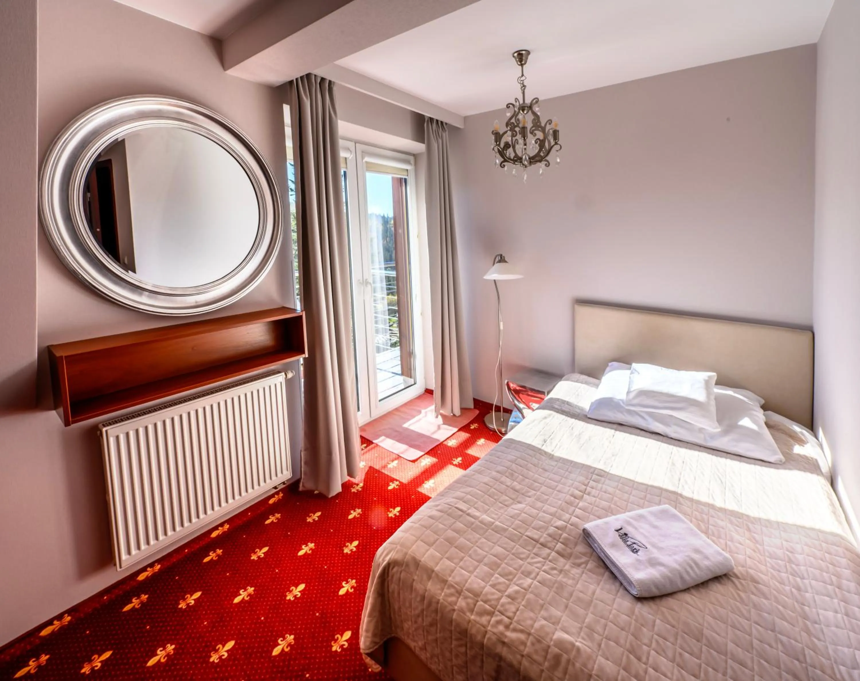 Property building, Bed in Villa Park