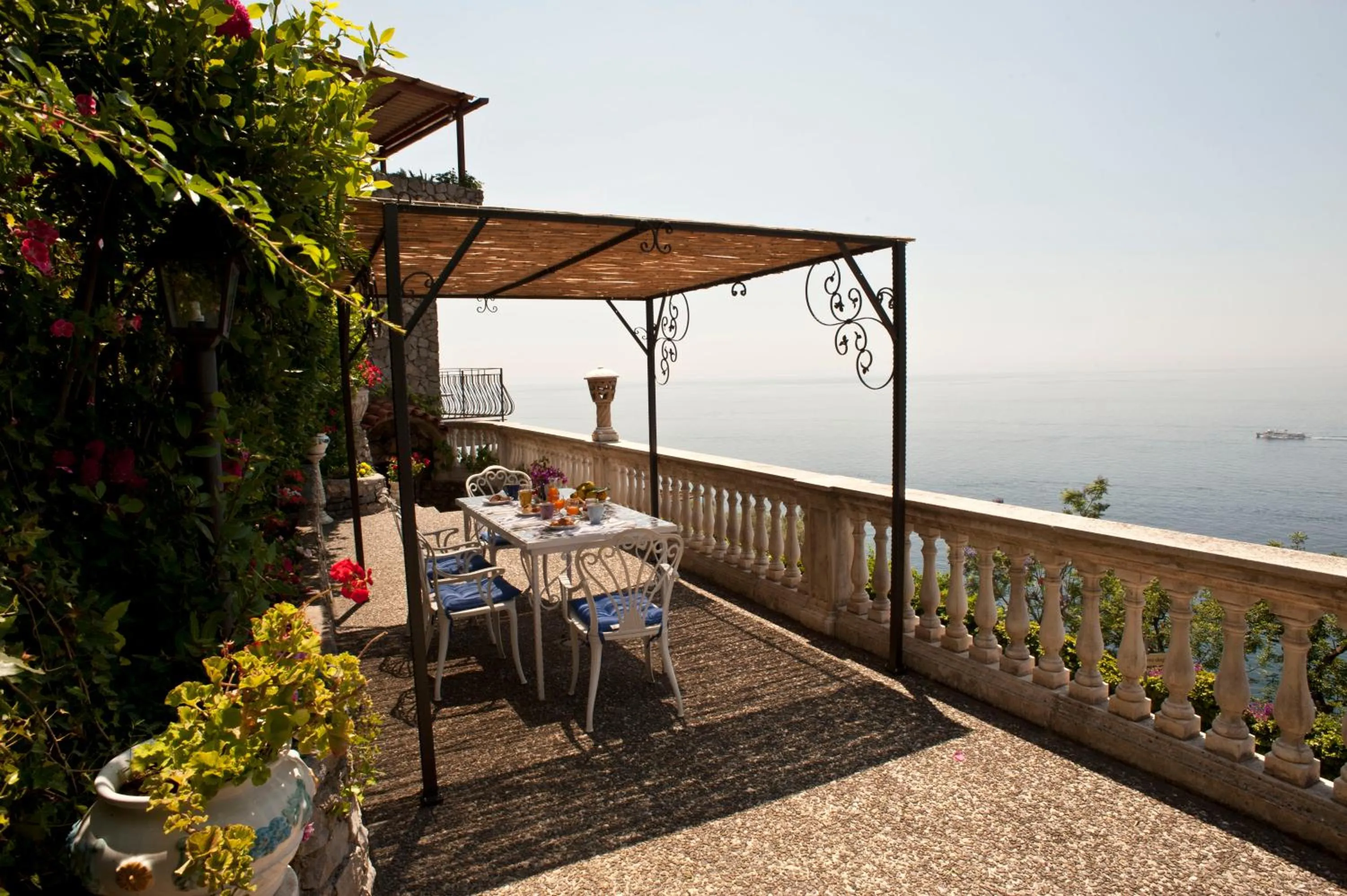 Balcony/Terrace in Villa La Roccia - Arienzo