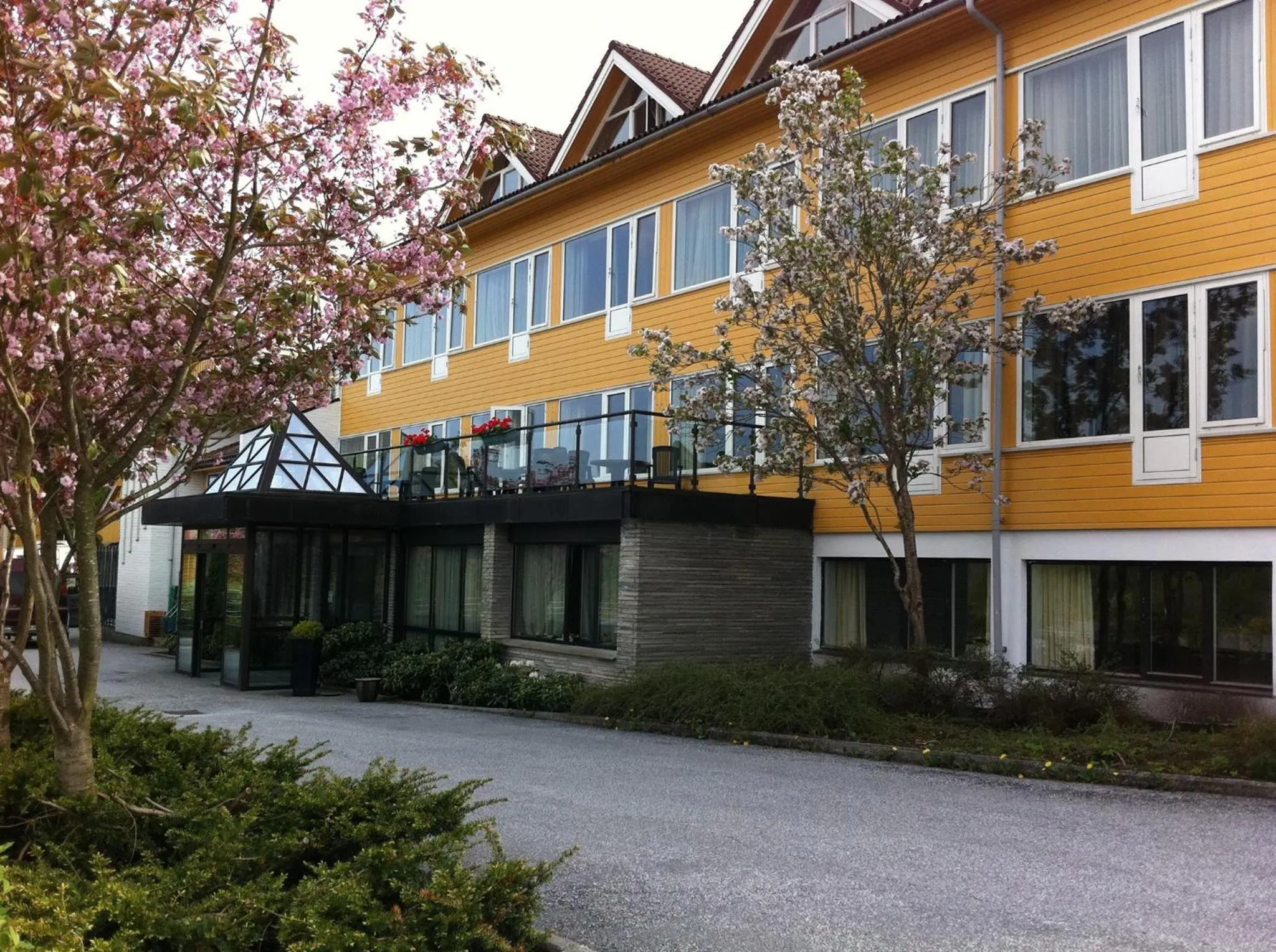 Facade/entrance in Alver Hotel