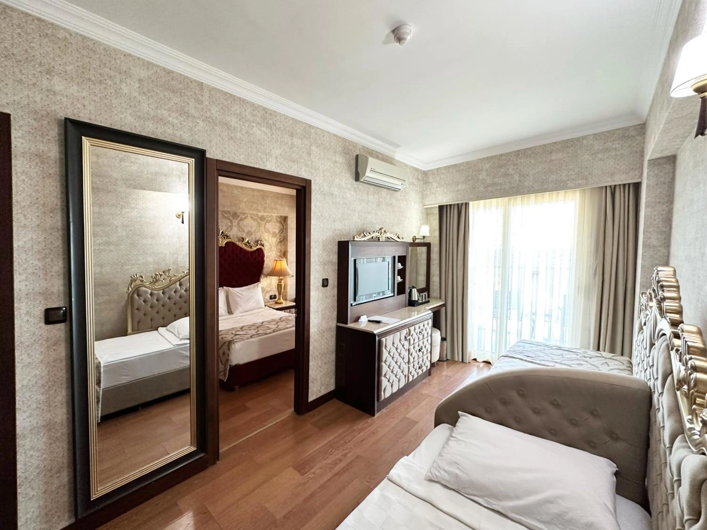 Bed in LAUR HOTELS Experience & Elegance