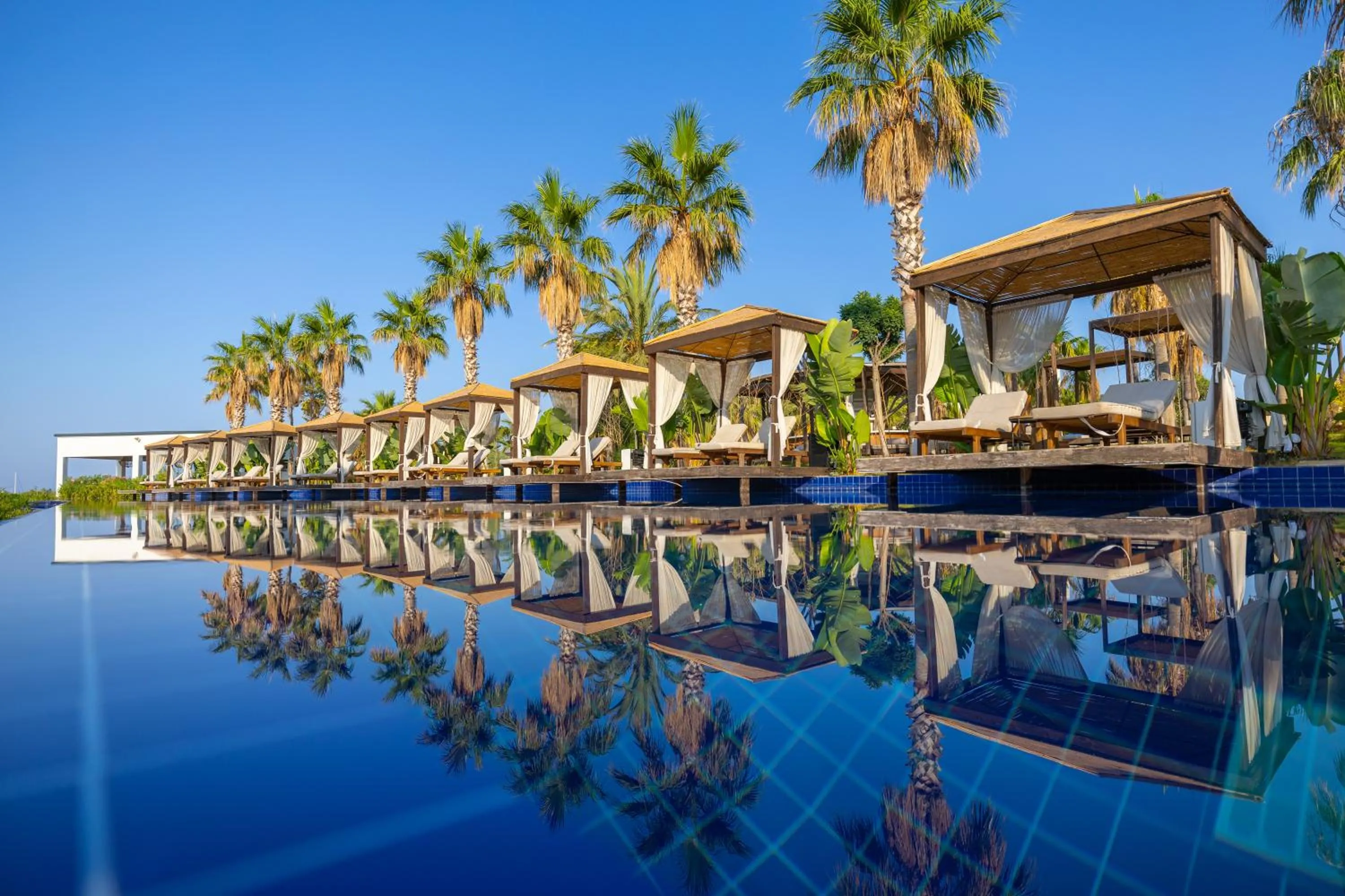 Swimming pool in LAUR HOTELS Experience & Elegance