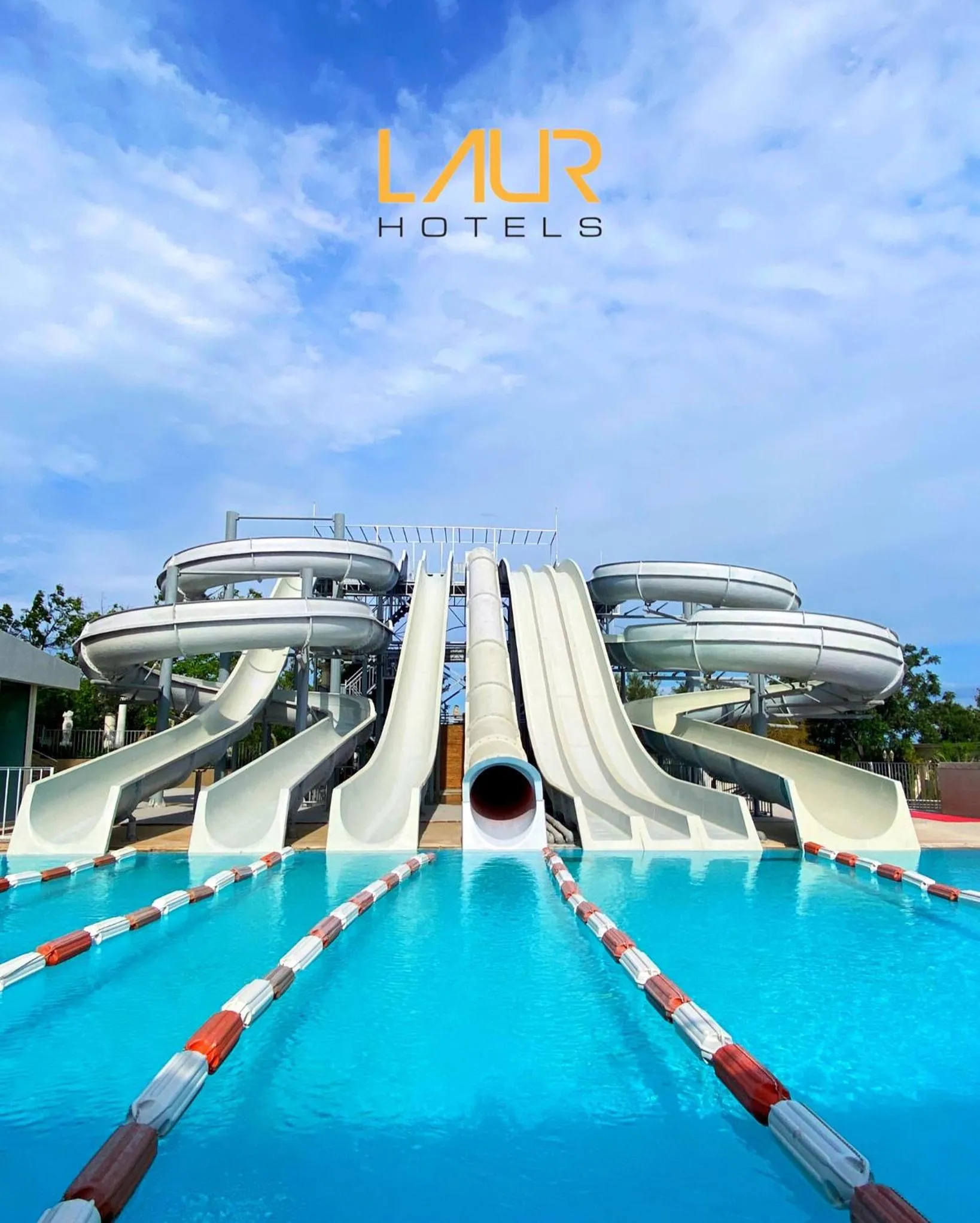 Swimming pool in LAUR HOTELS Experience & Elegance