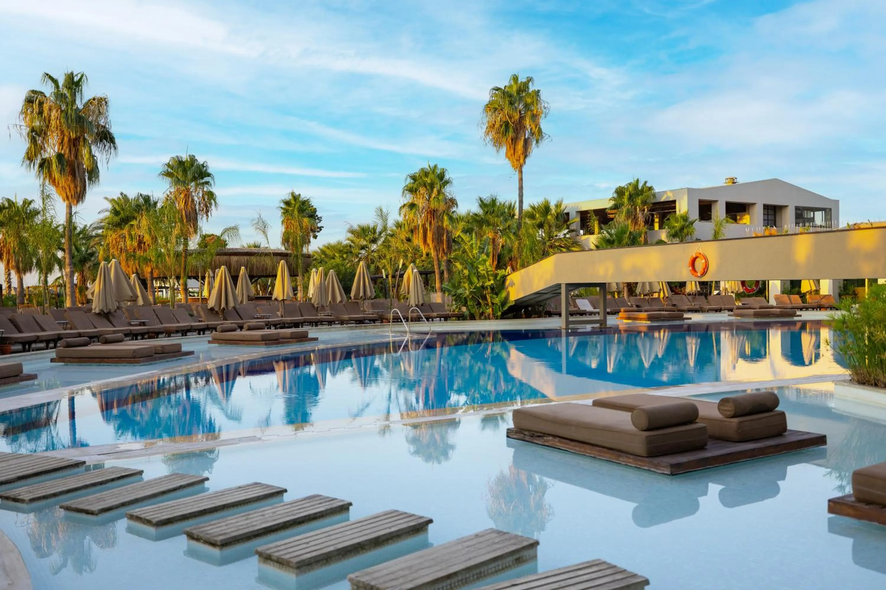 Swimming pool in LAUR HOTELS Experience & Elegance