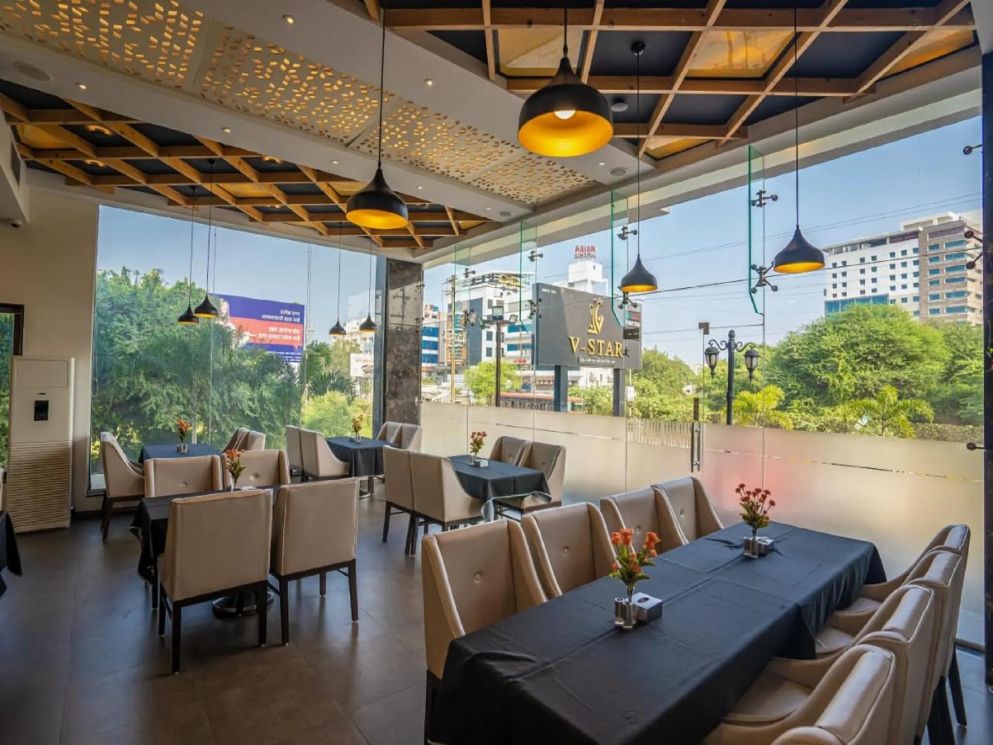 Restaurant/places to eat in V Star