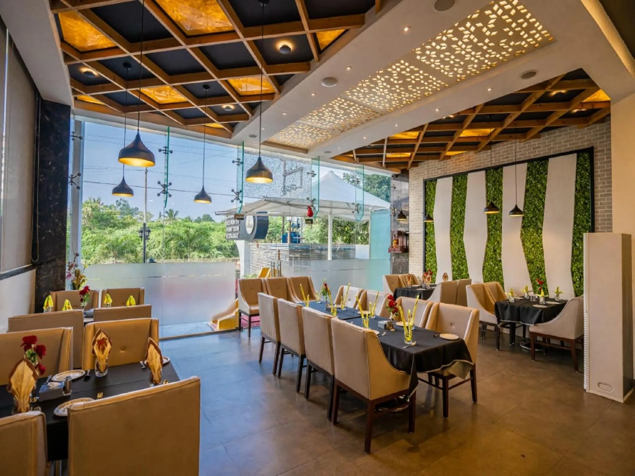 Restaurant/places to eat in V Star