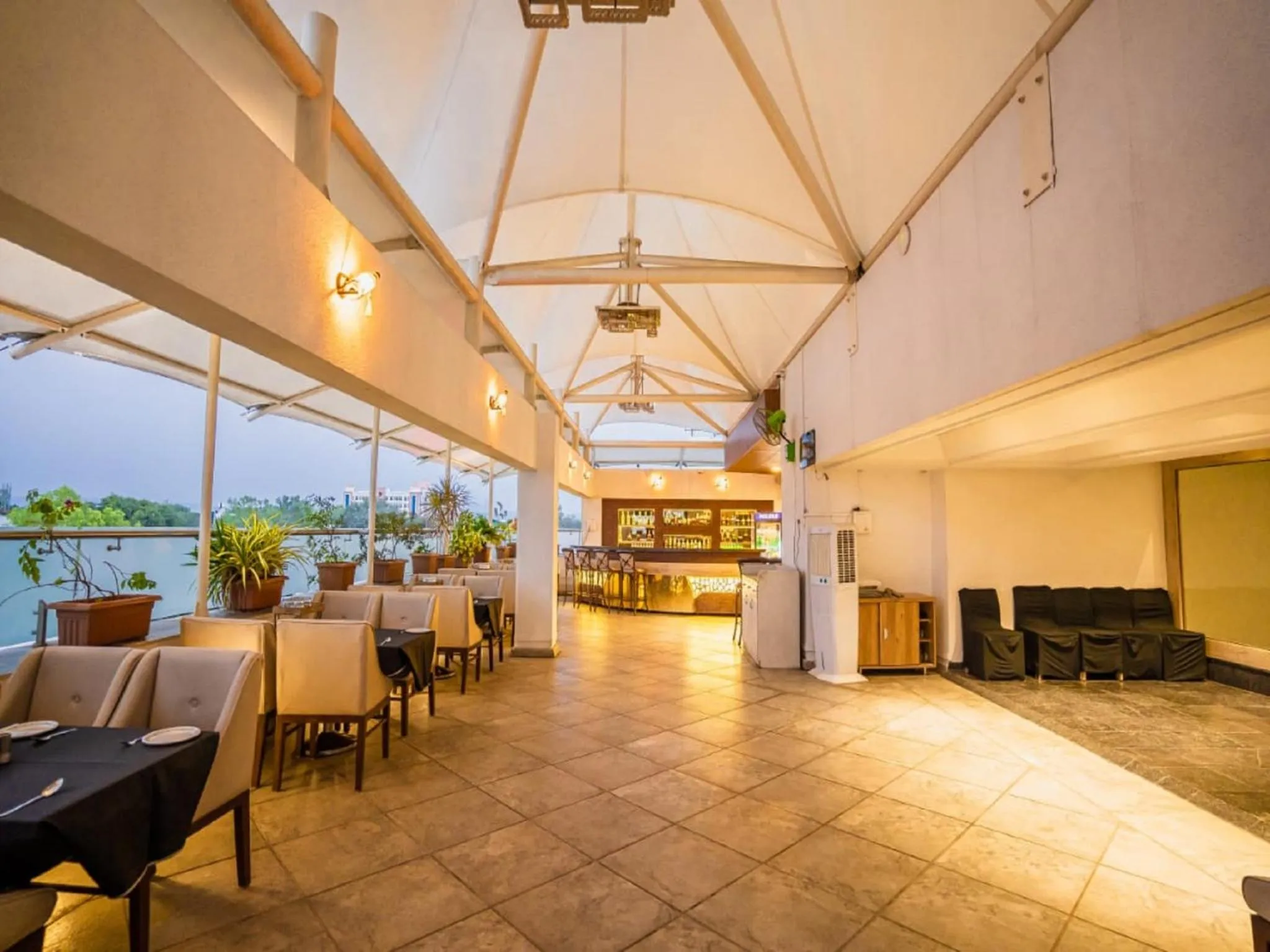 Restaurant/places to eat in V Star