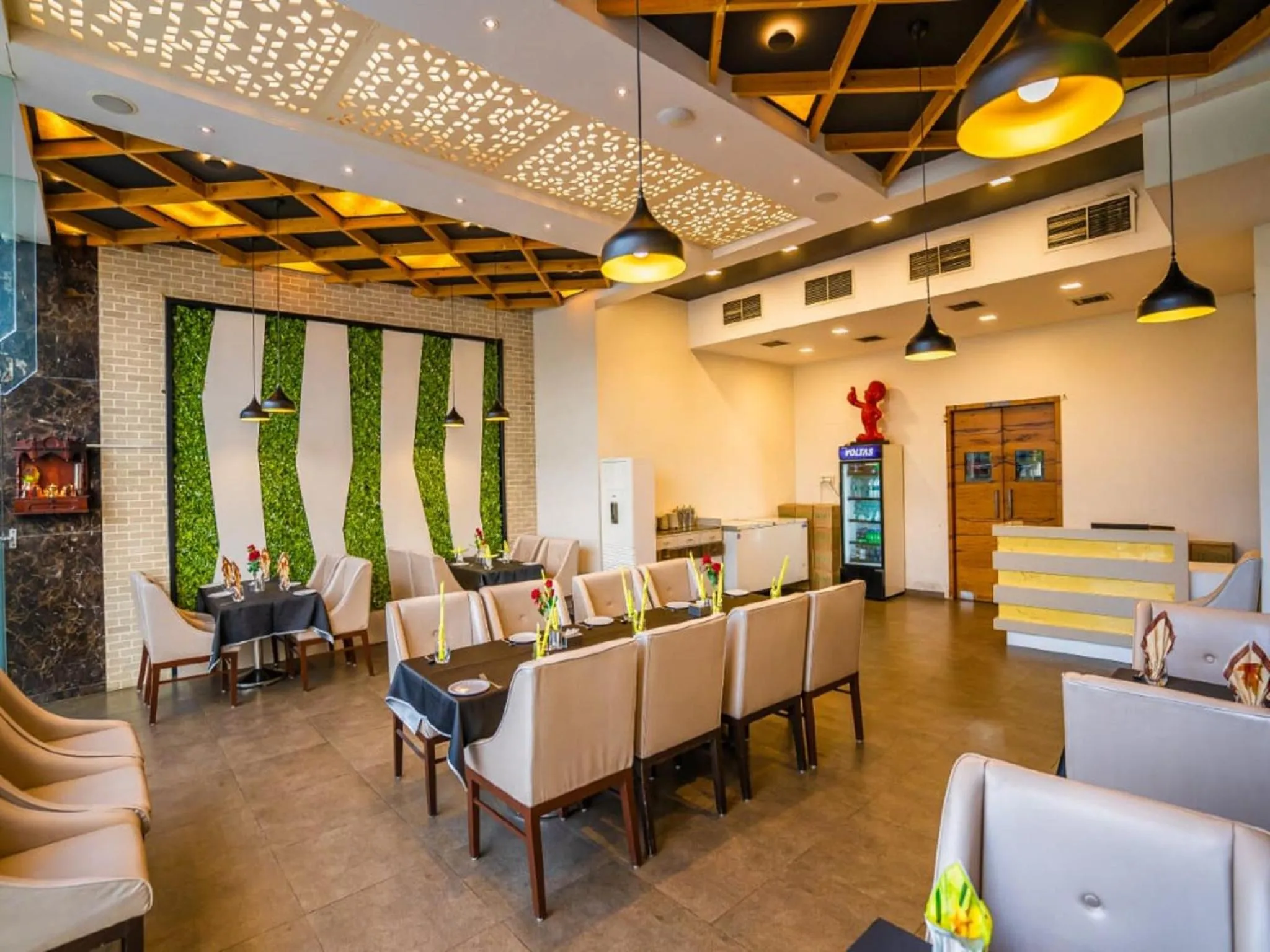 Restaurant/places to eat in V Star