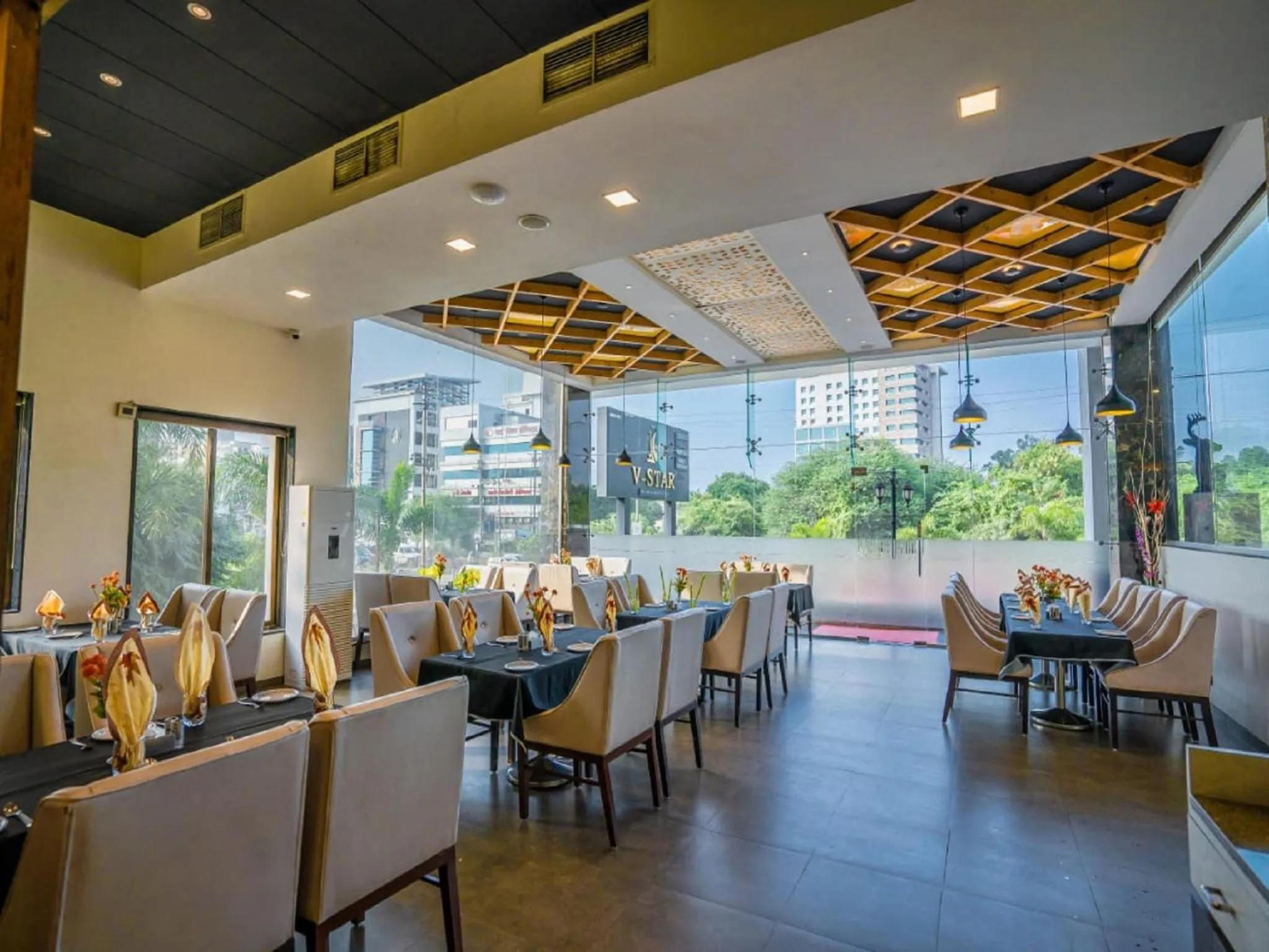 Restaurant/places to eat in V Star