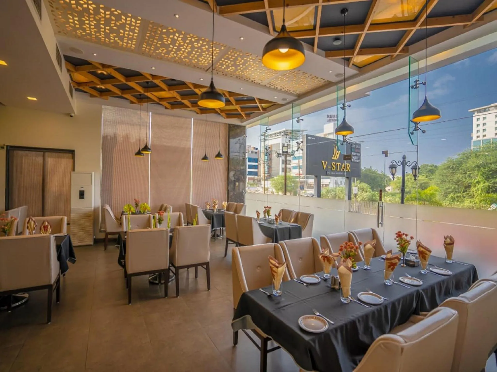 Restaurant/places to eat in V Star