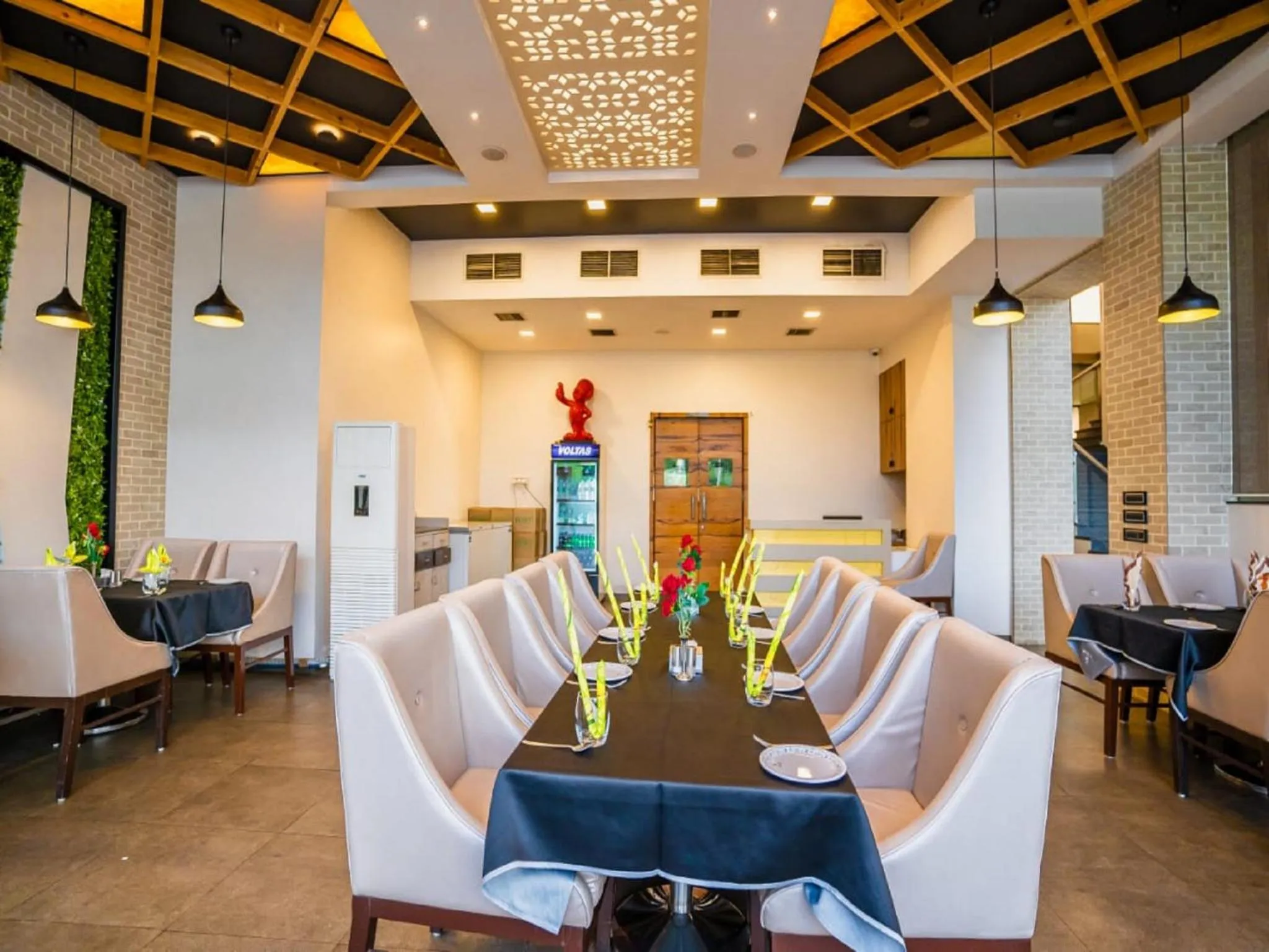 Restaurant/places to eat in V Star