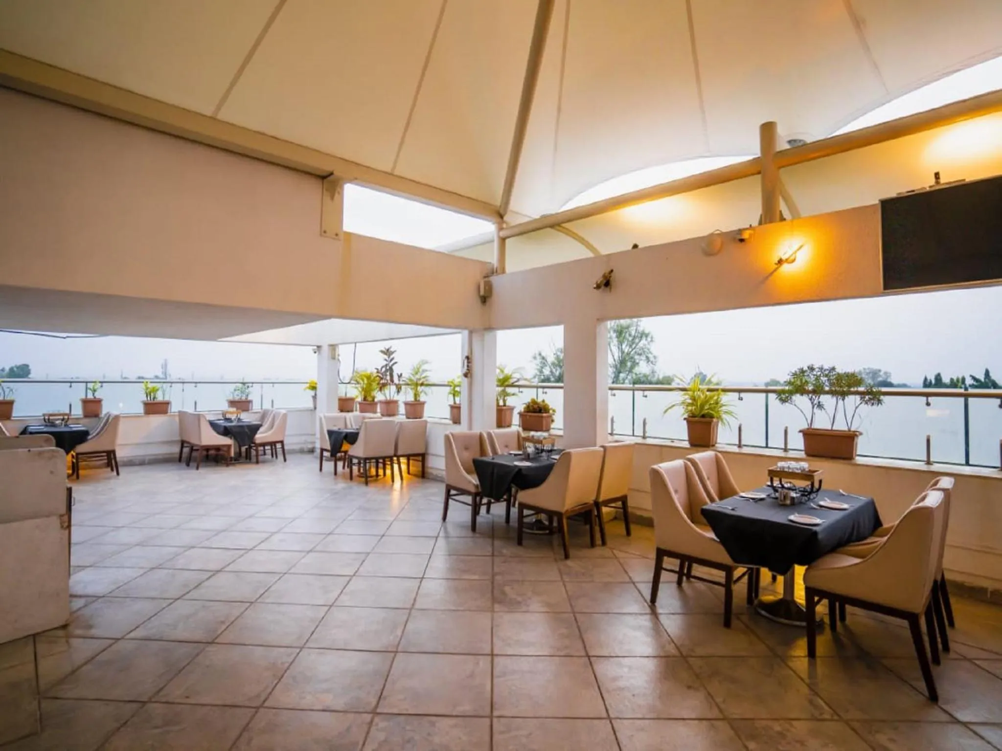 Restaurant/places to eat in V Star