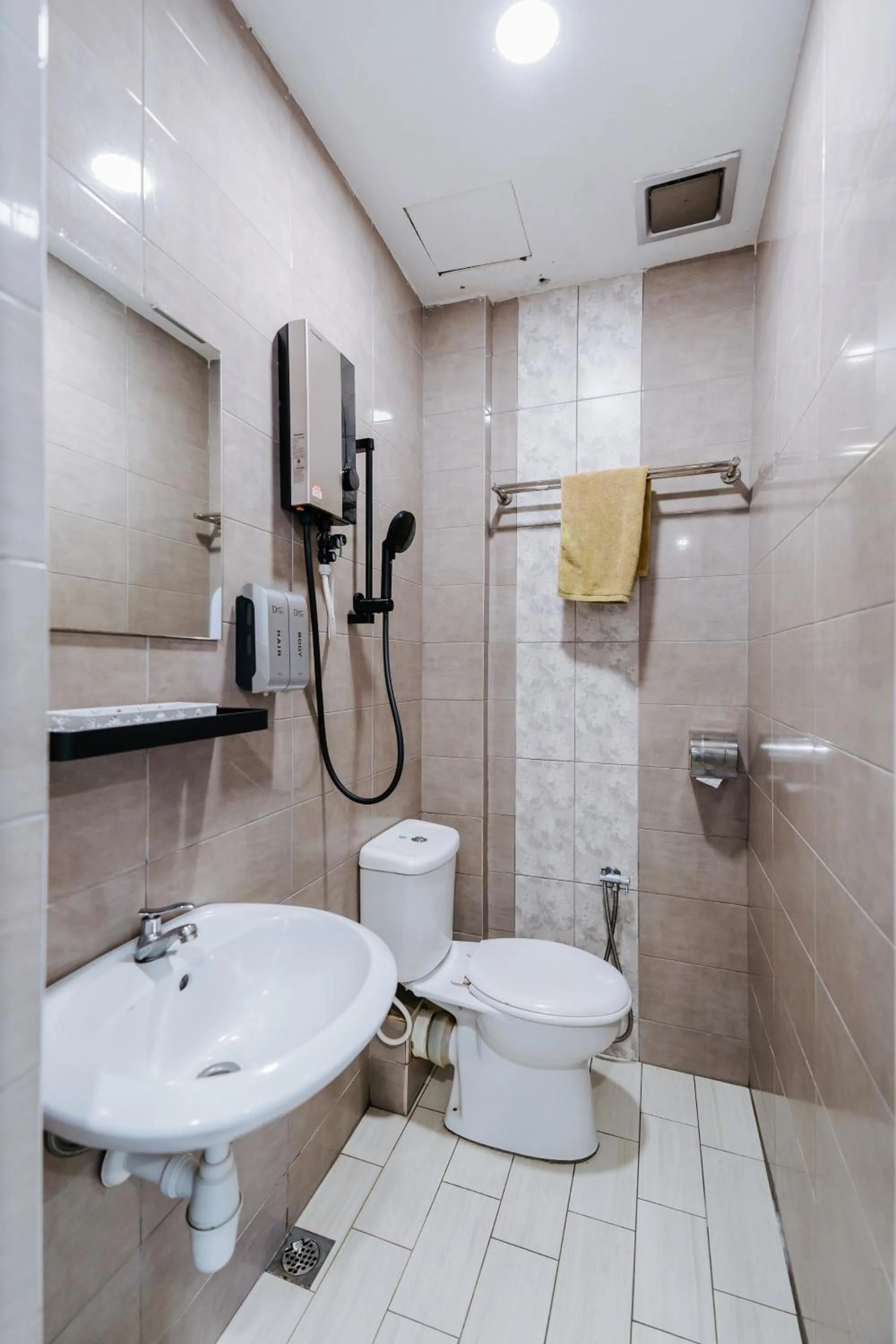 Shower in Wangs Hotel Gurney Drive