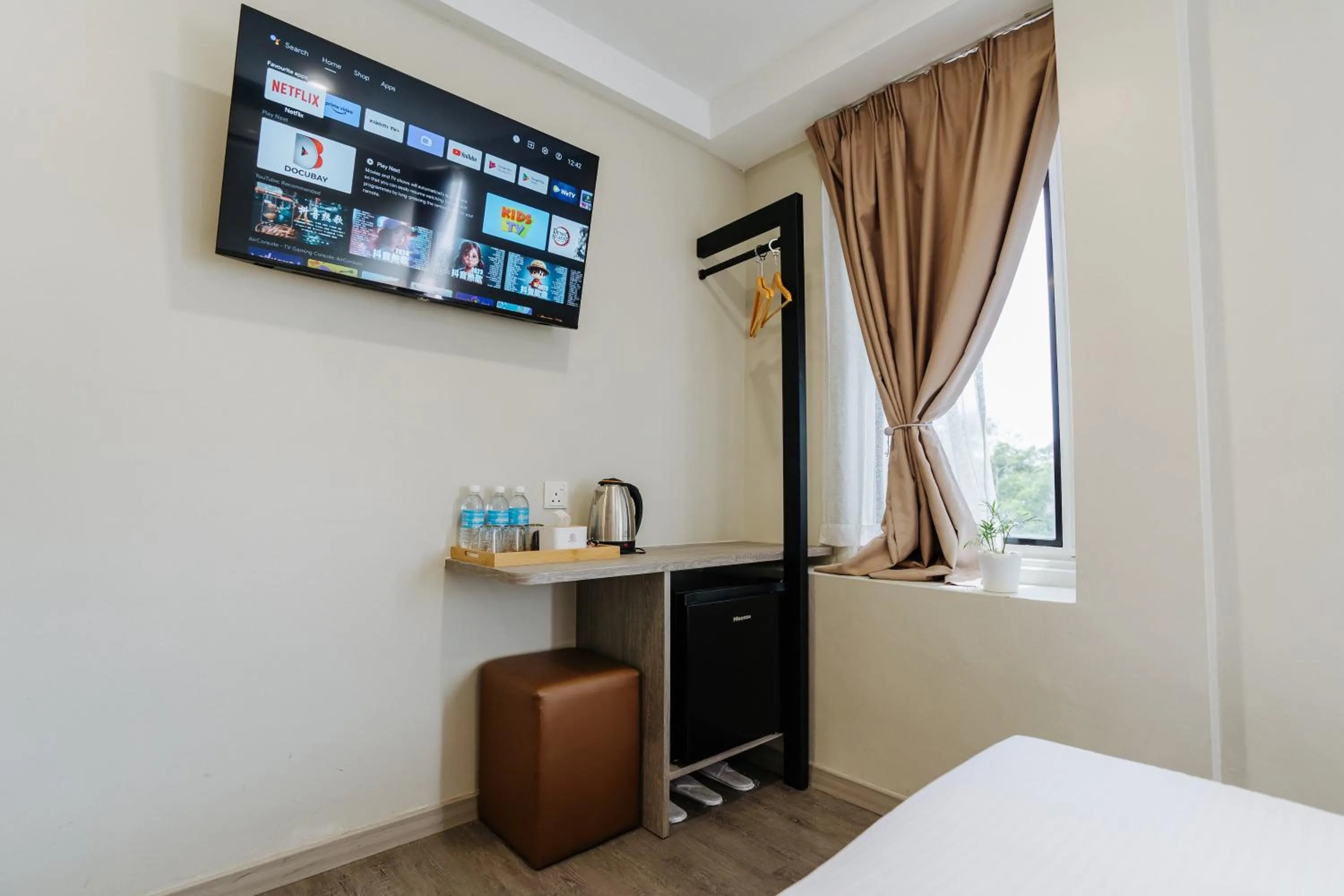 TV and multimedia, Bed in Wangs Hotel Gurney Drive
