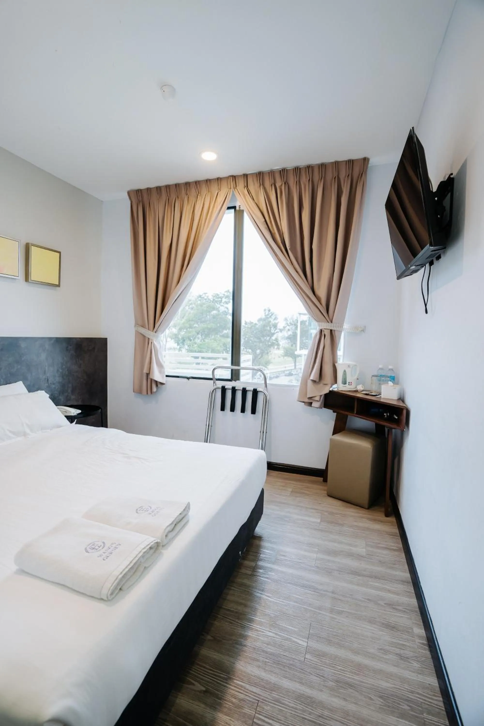 Bed in Wangs Hotel Gurney Drive