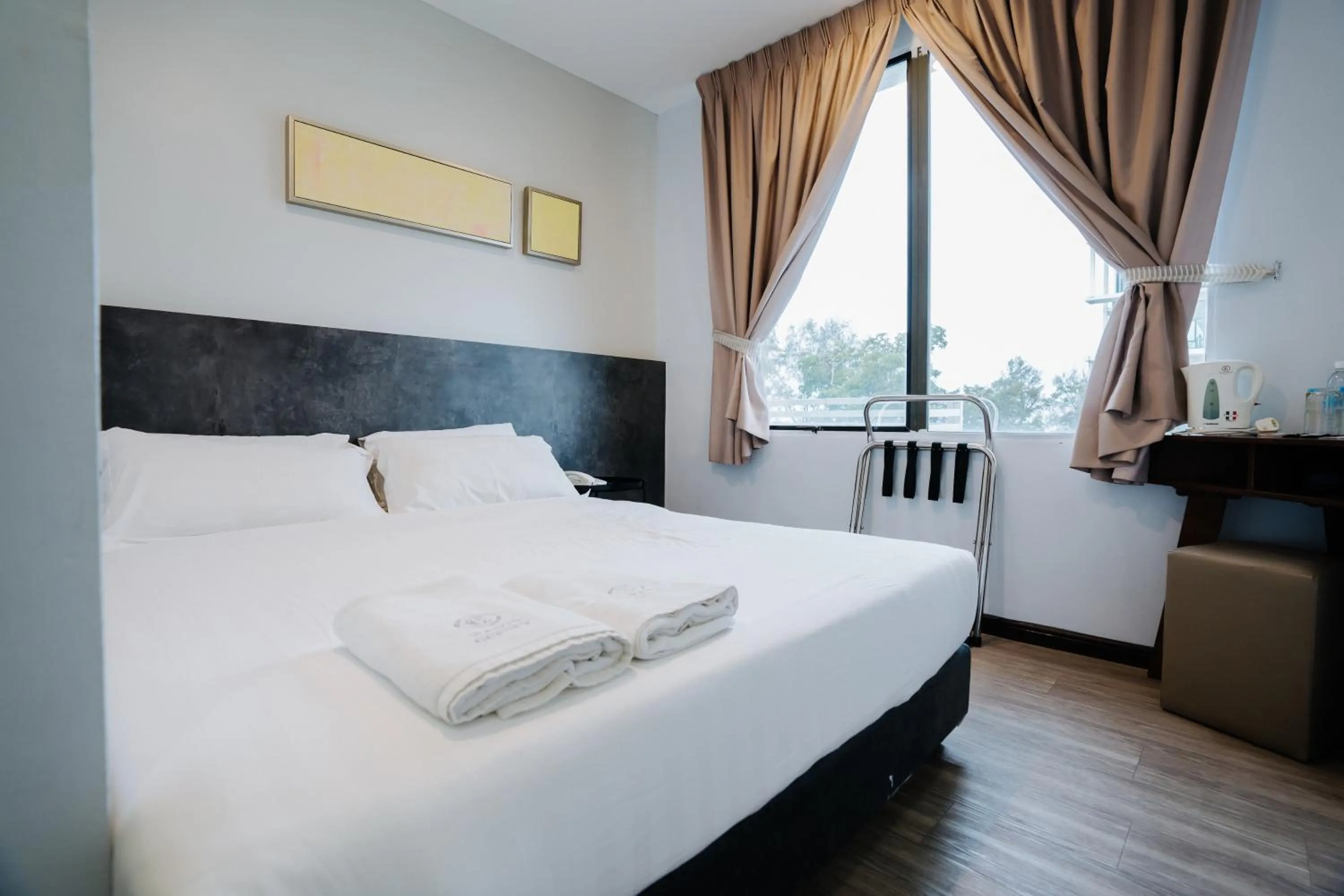 Bed in Wangs Hotel Gurney Drive