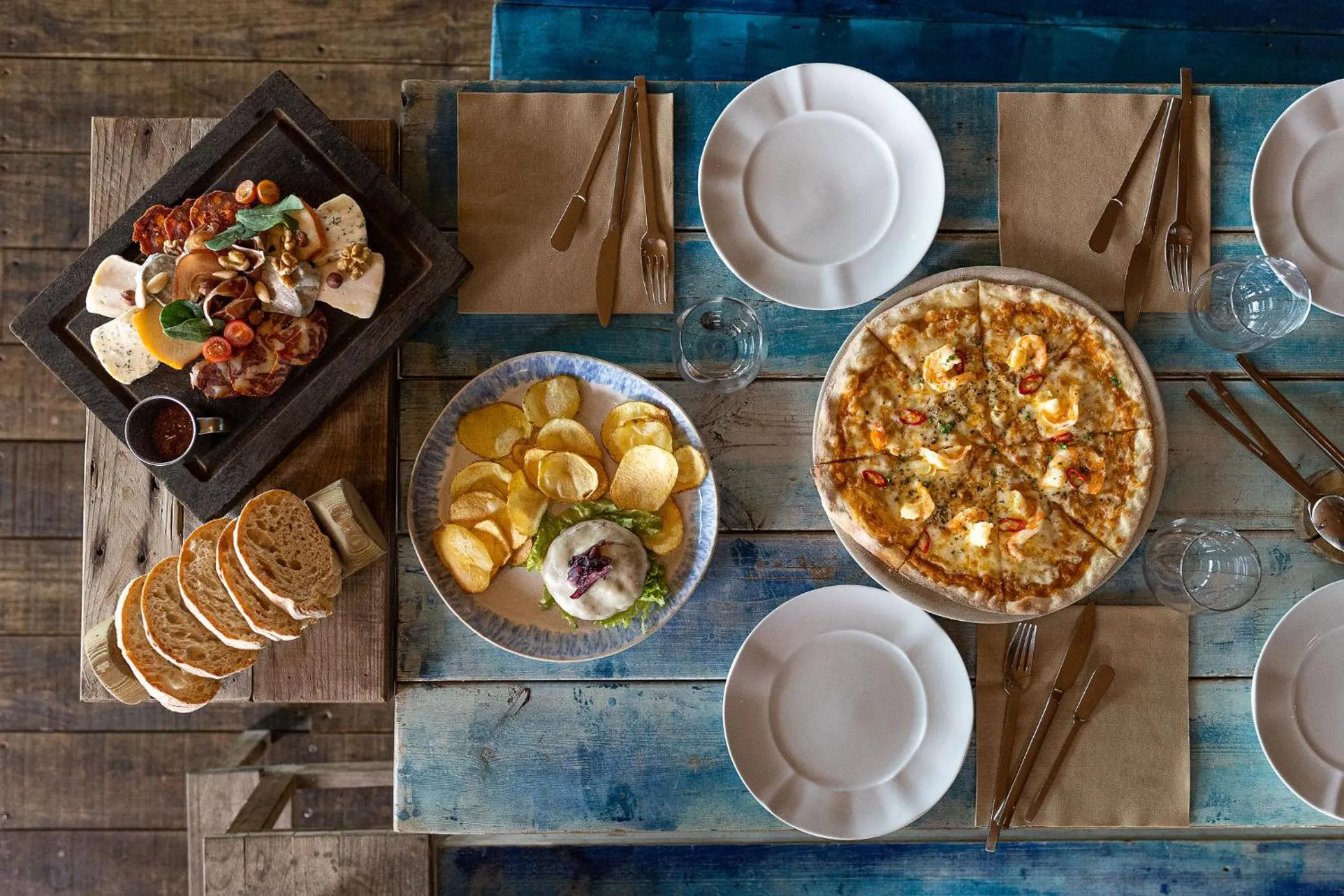 Restaurant/places to eat in Noah Surf House Portugal