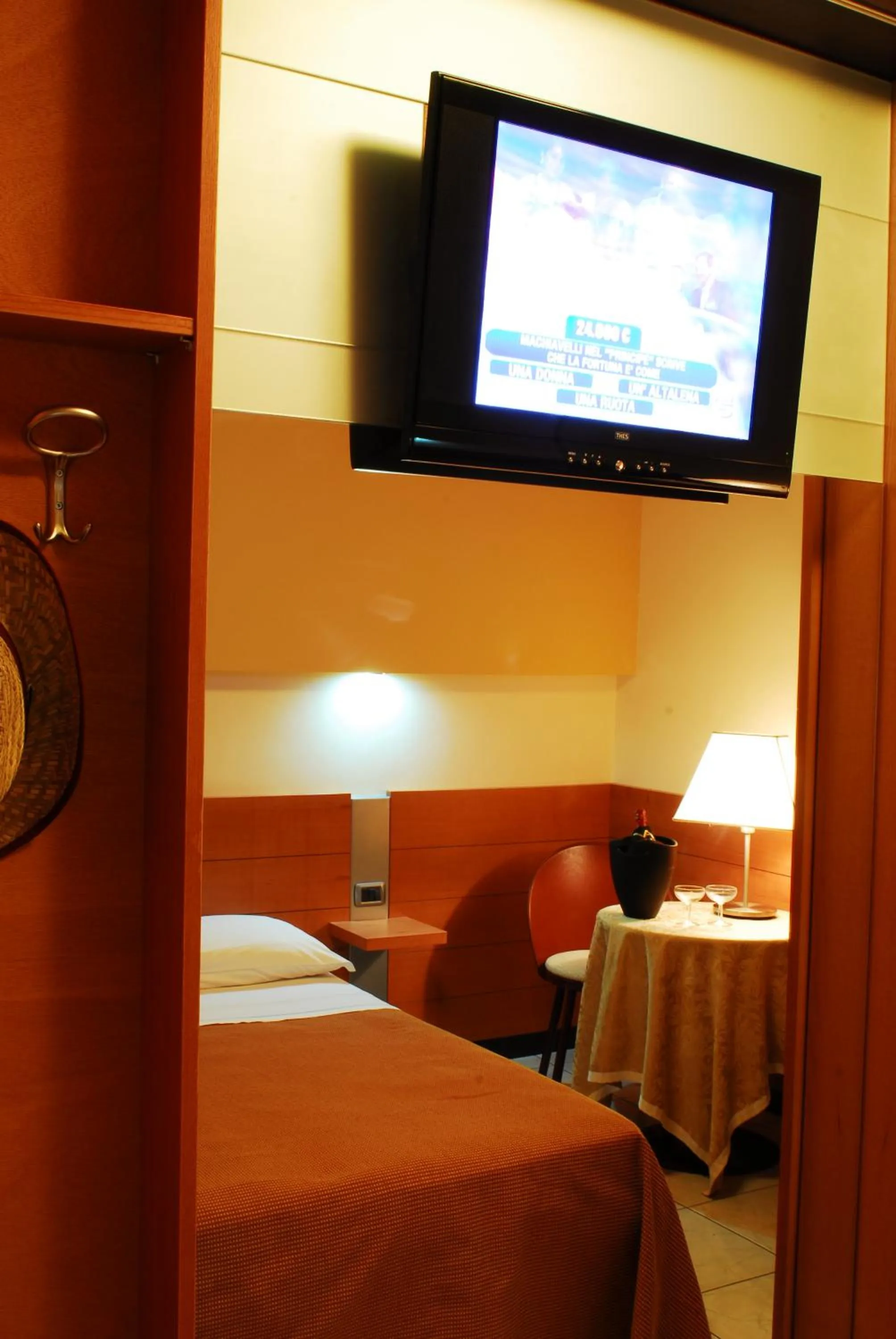 Photo of the whole room, Bed in Hotel Club Astor