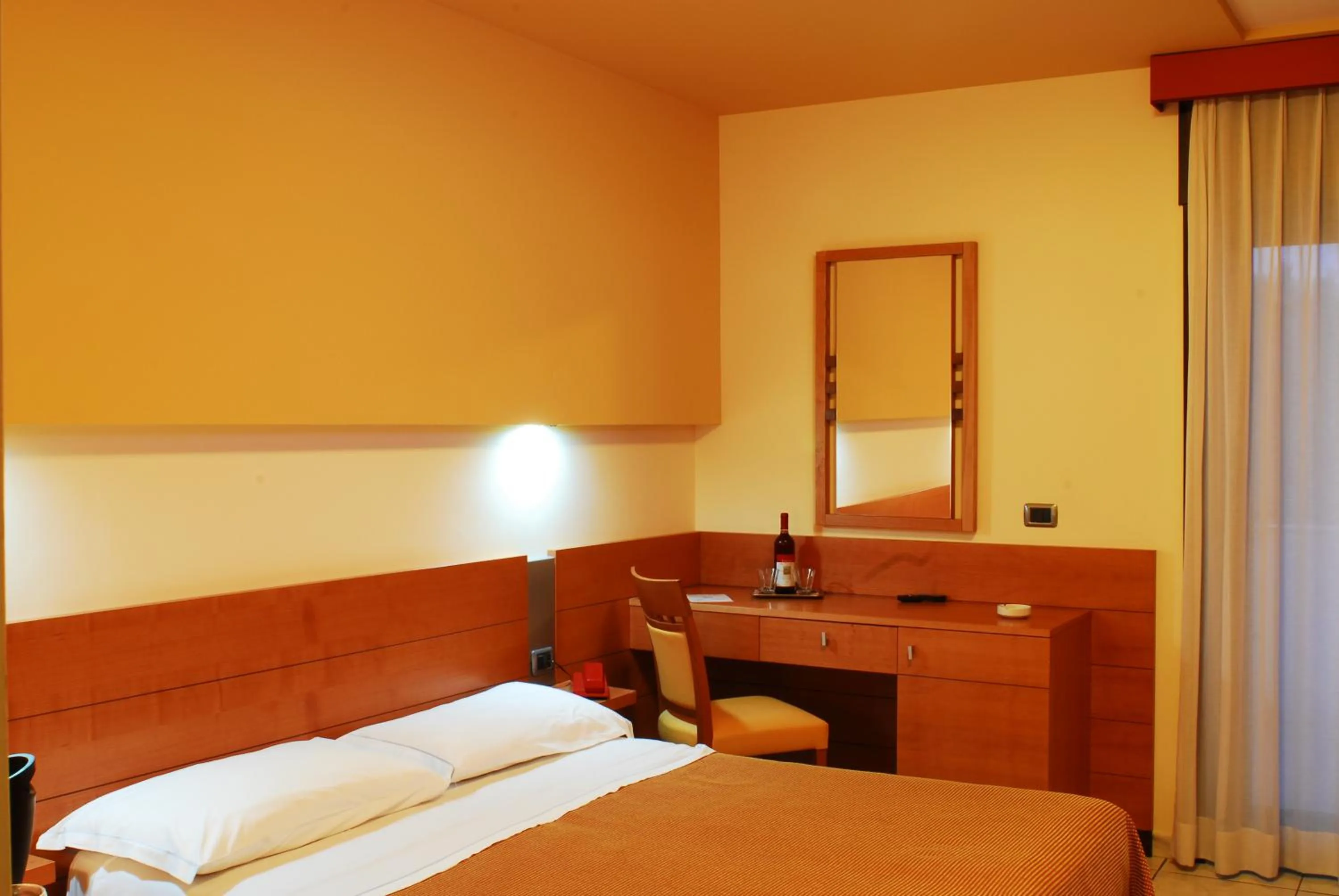 Bedroom, Bed in Hotel Club Astor