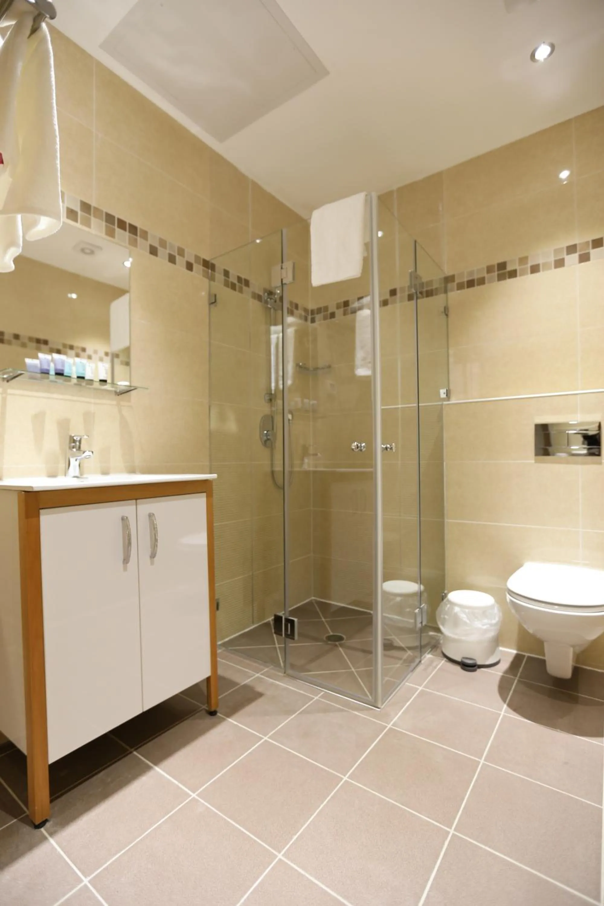 Shower in Sergei Palace Hotel