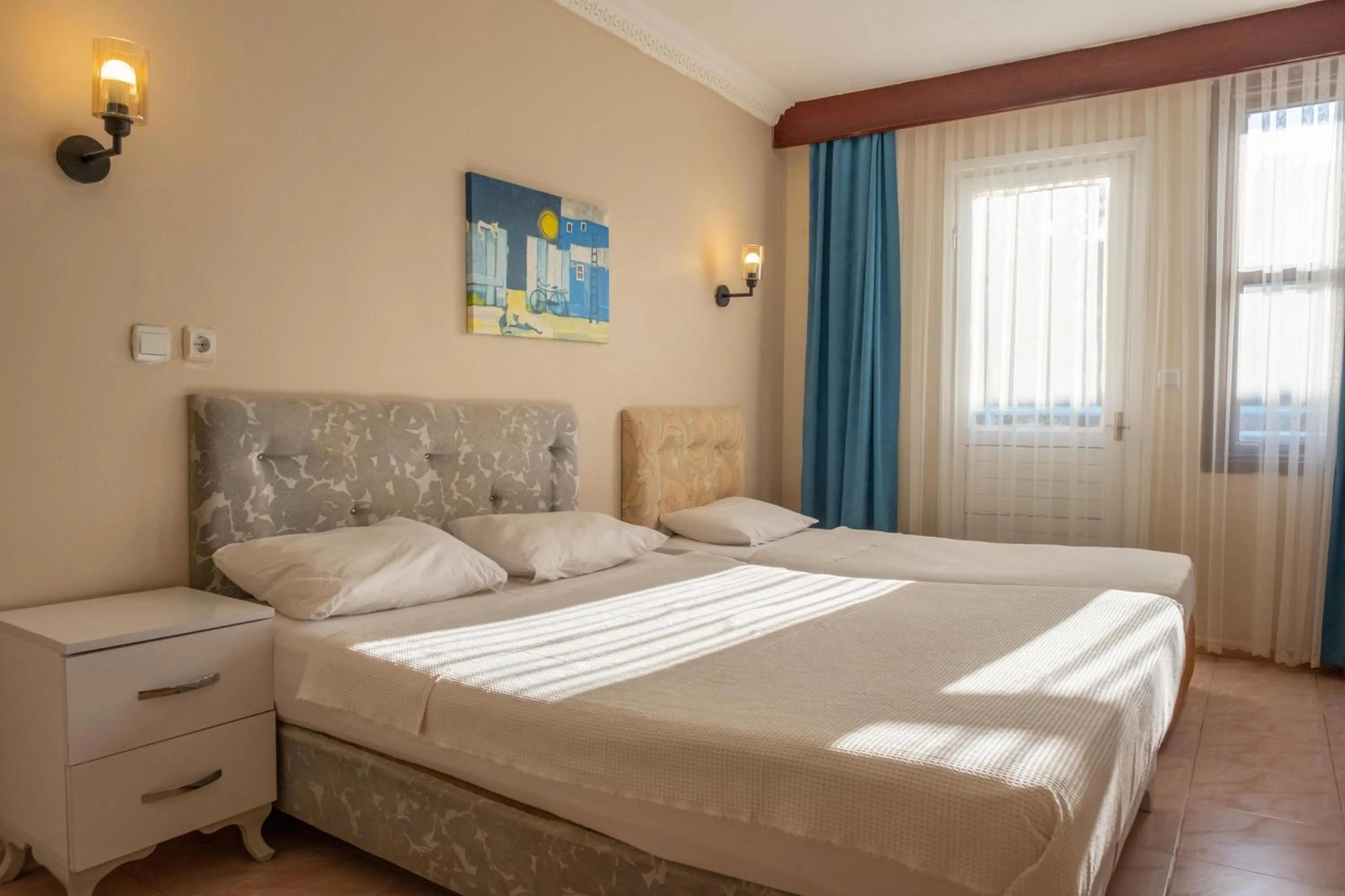 Photo of the whole room in Arden Hotel