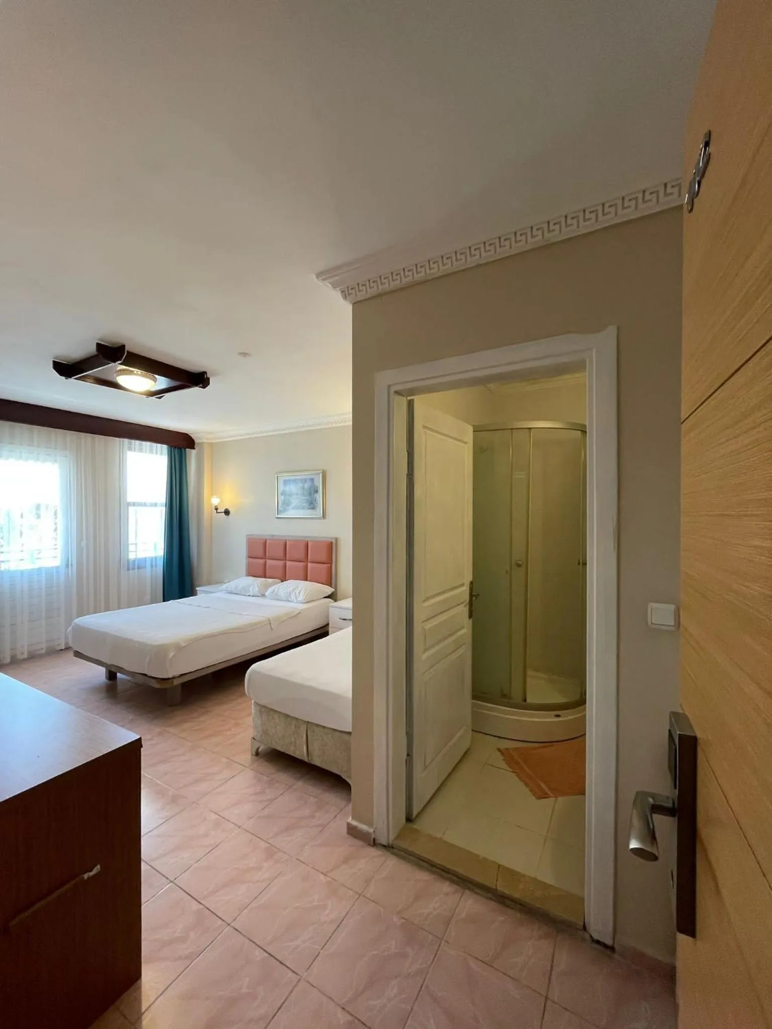 Photo of the whole room in Arden Hotel