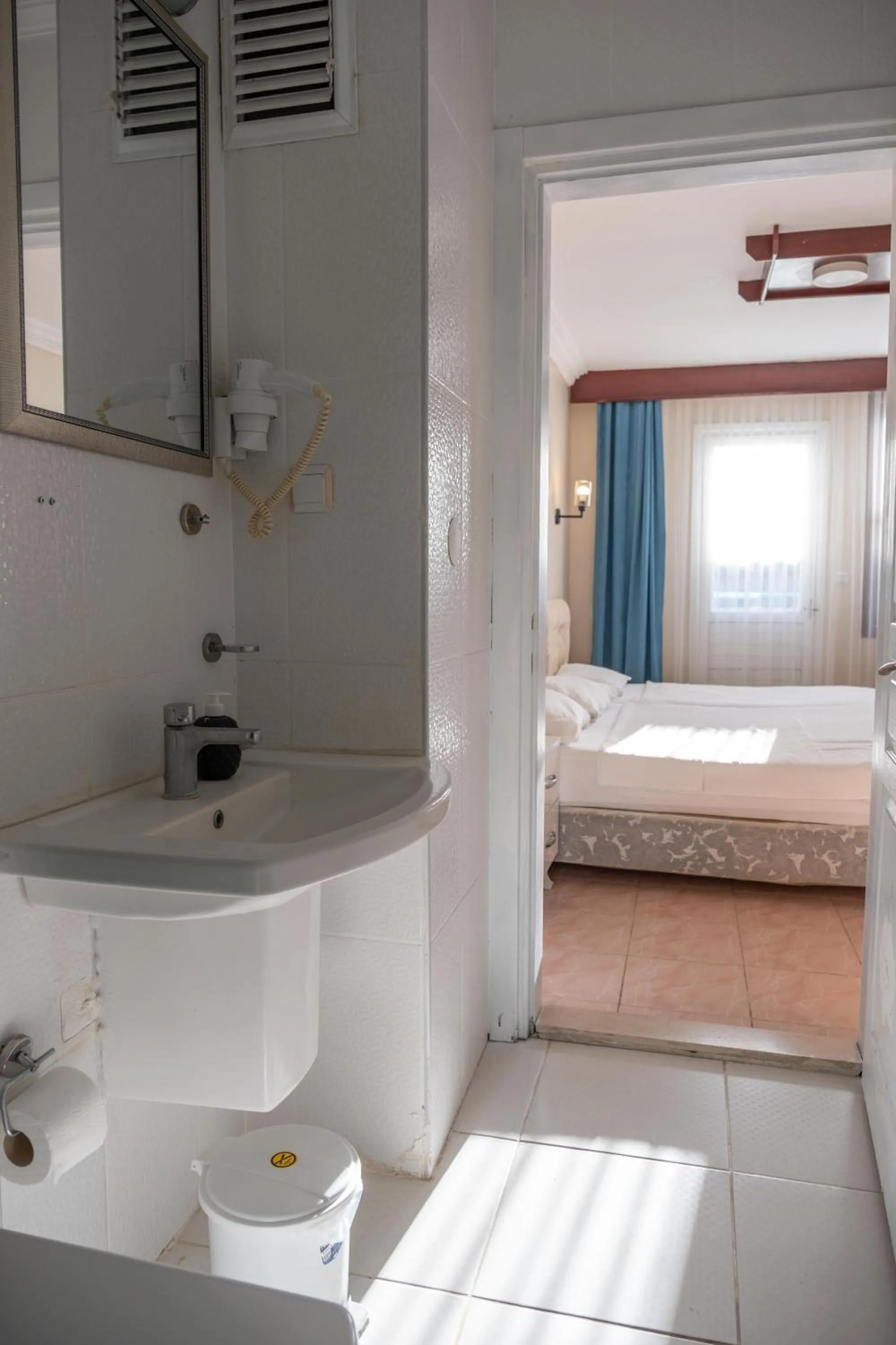 Bathroom in Arden Hotel