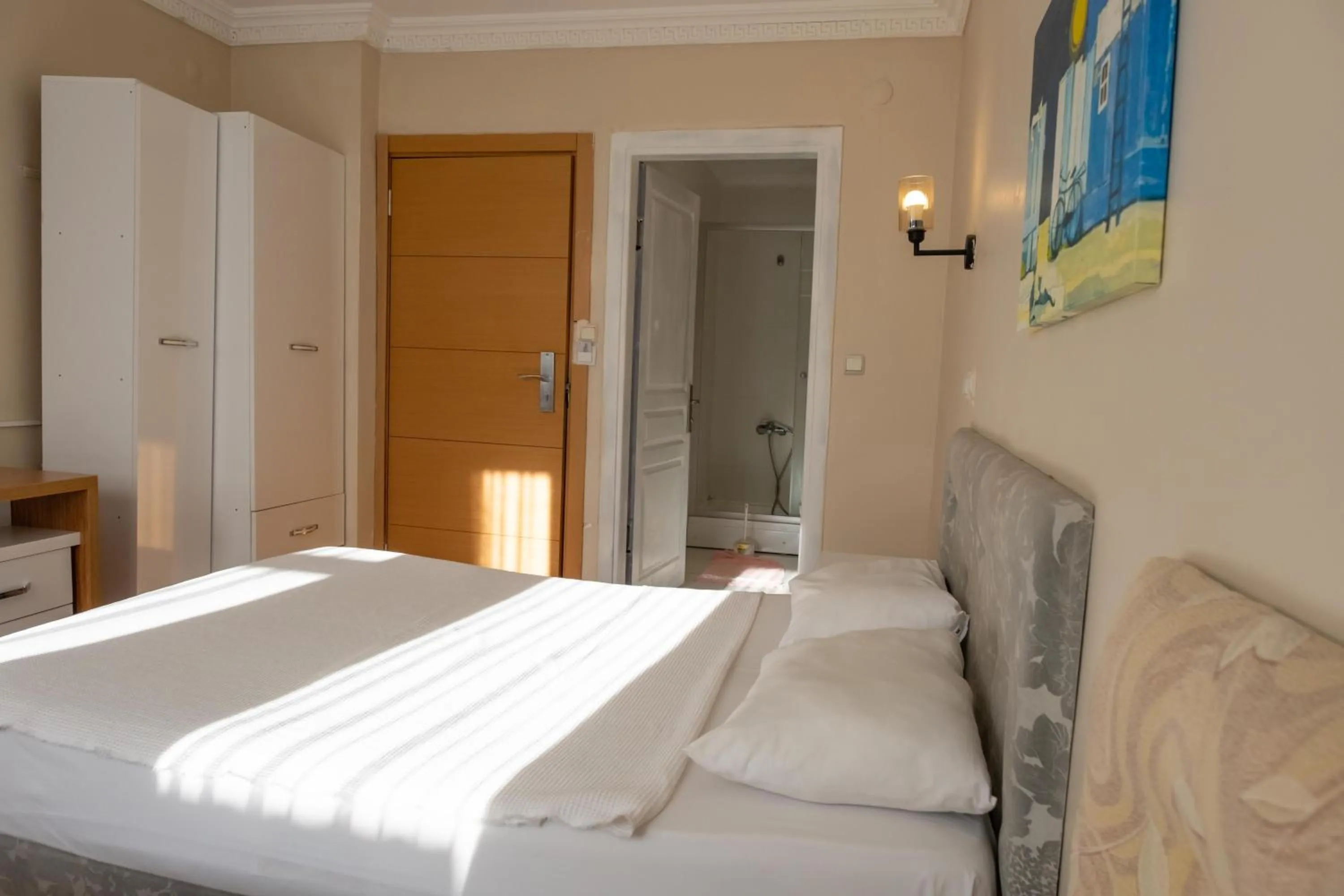 Photo of the whole room in Arden Hotel