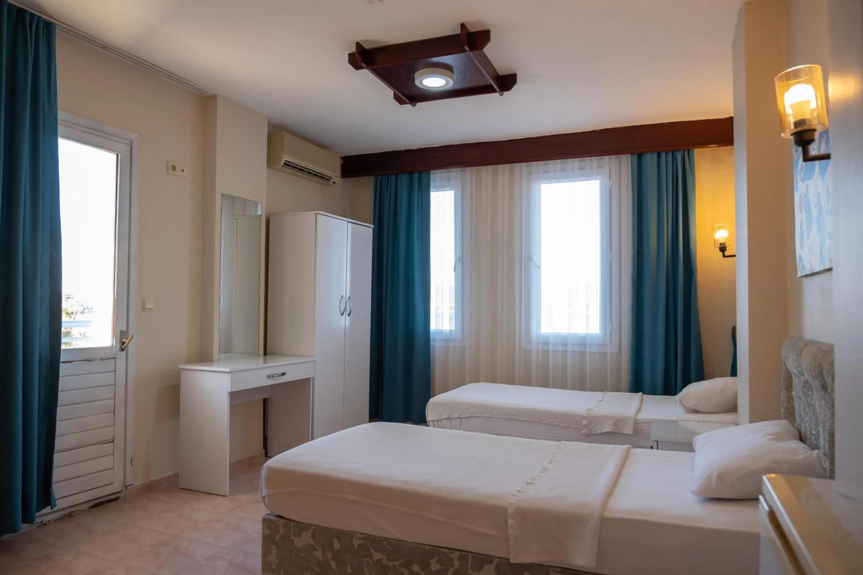 Photo of the whole room in Arden Hotel