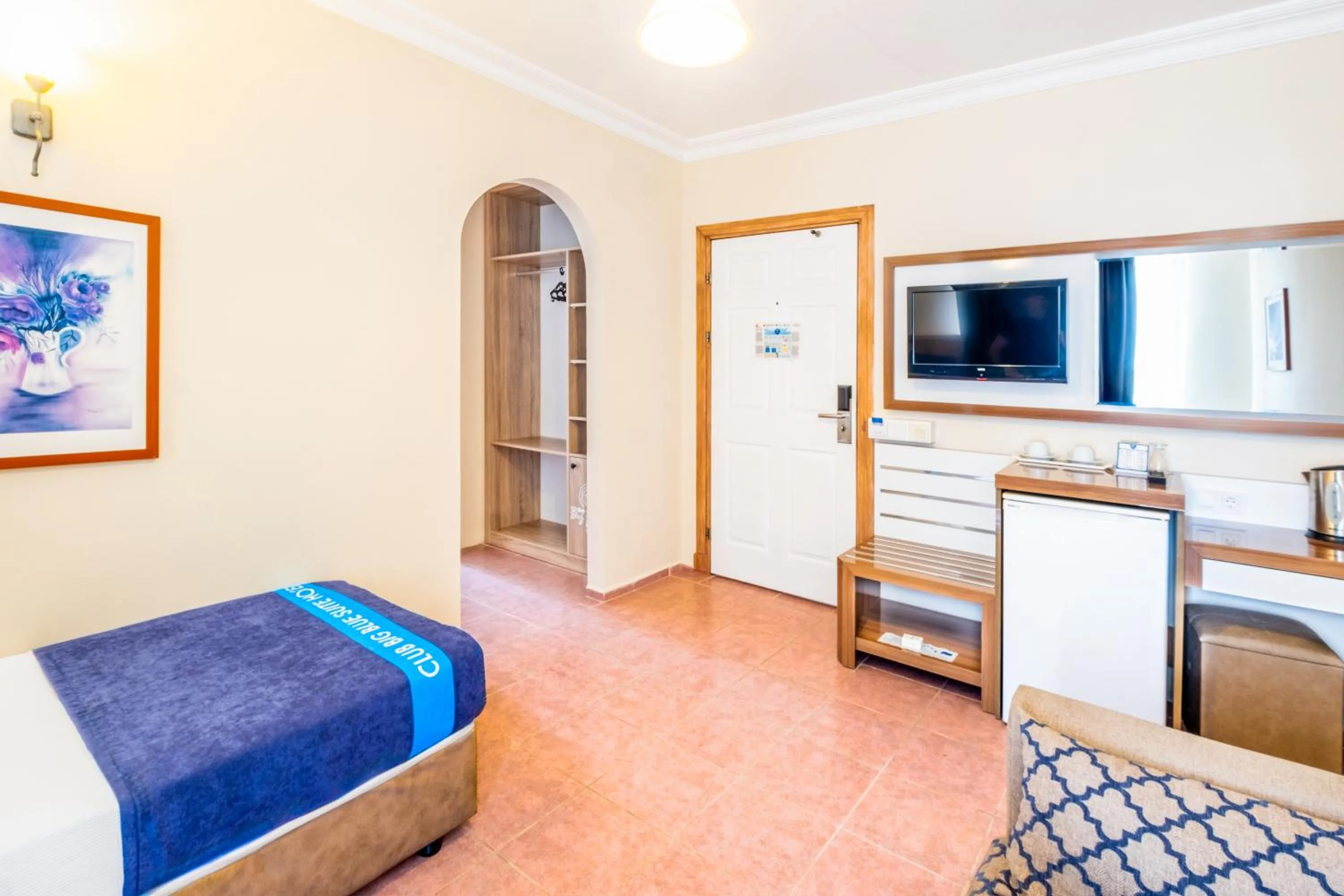 Communal lounge/ TV room, Bed in Club Big Blue Suit Hotel - All Inclusive Plus