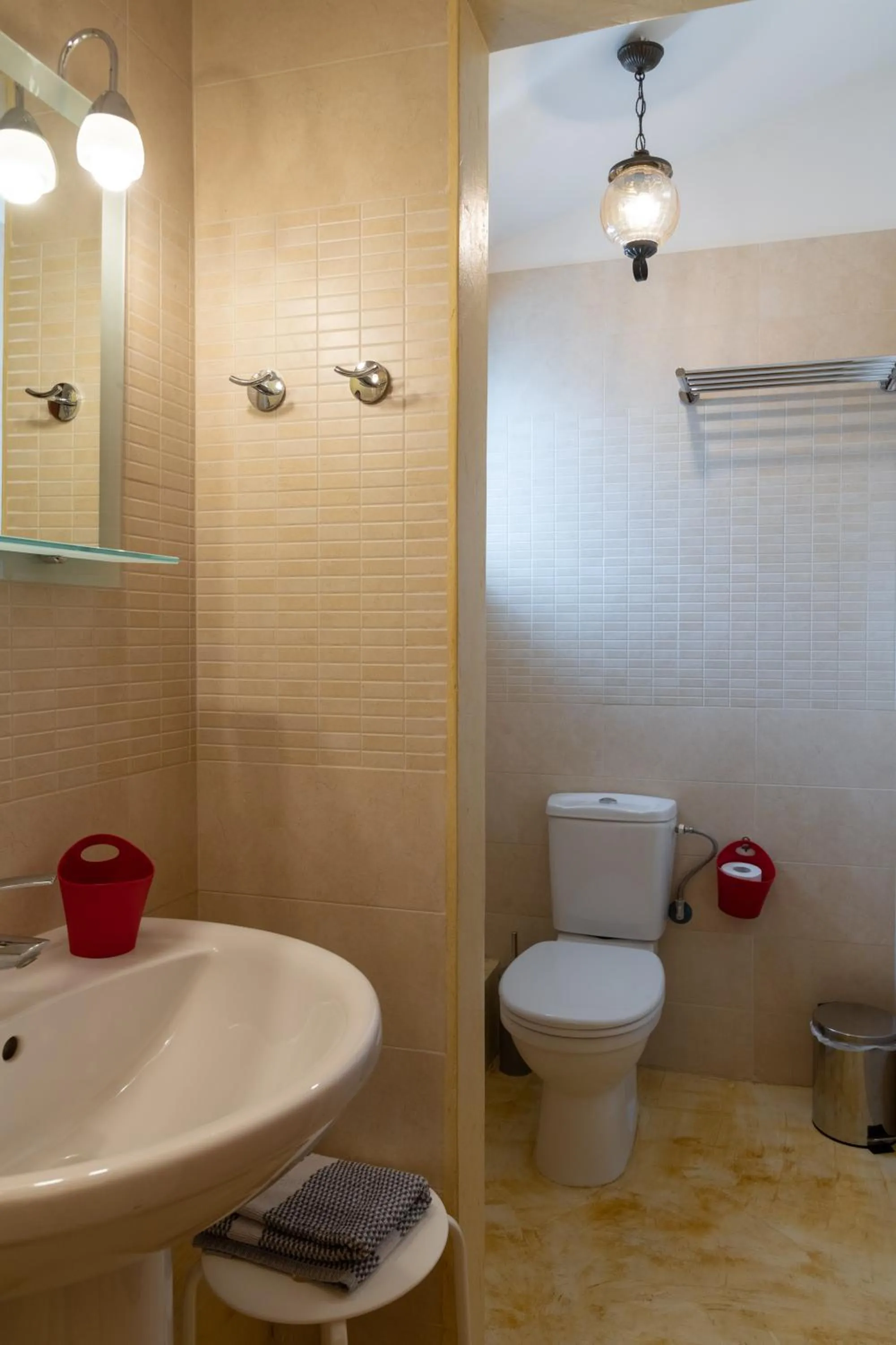 Toilet in CHROMA Lodge Pikermi