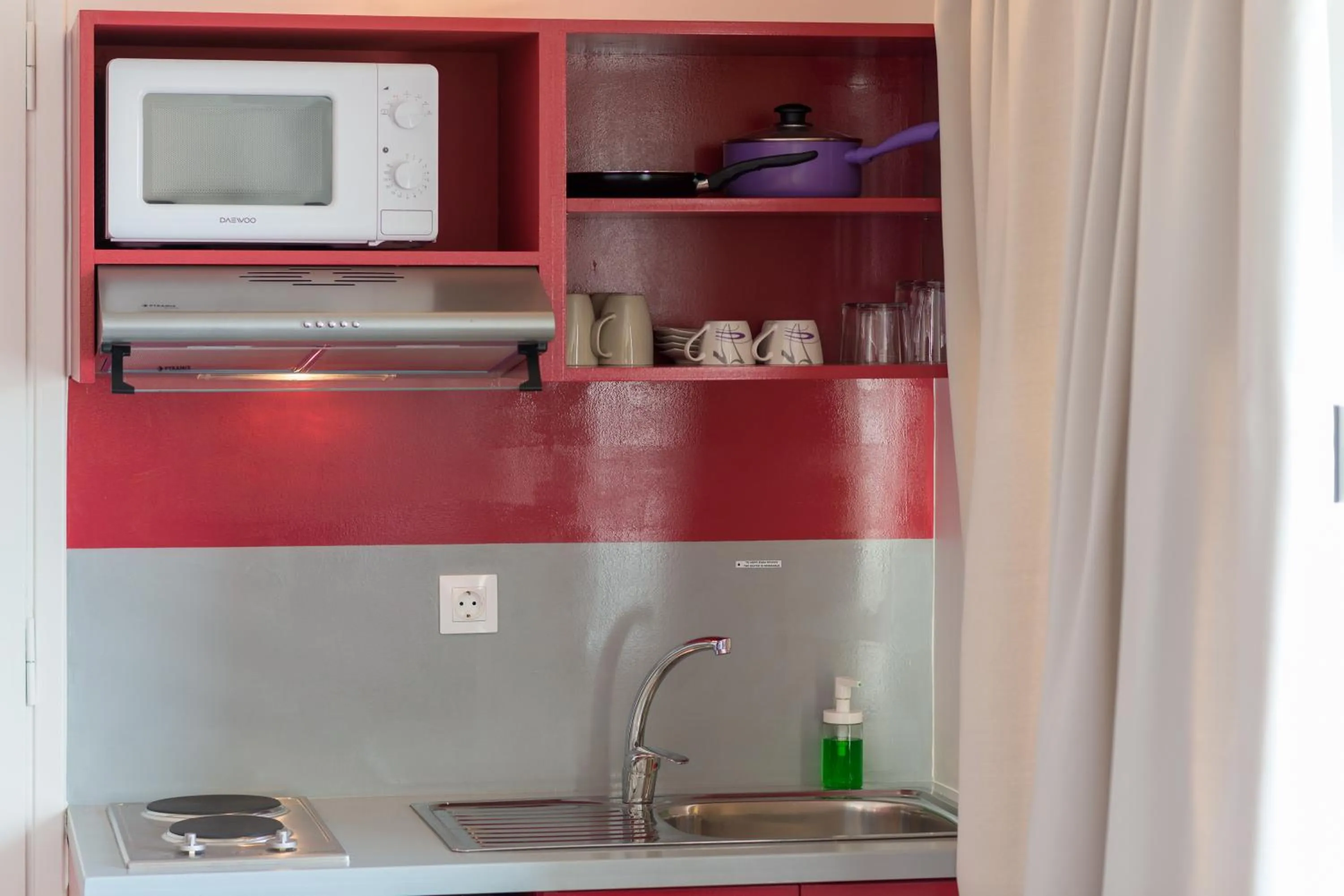 Kitchen or kitchenette in CHROMA Lodge Pikermi