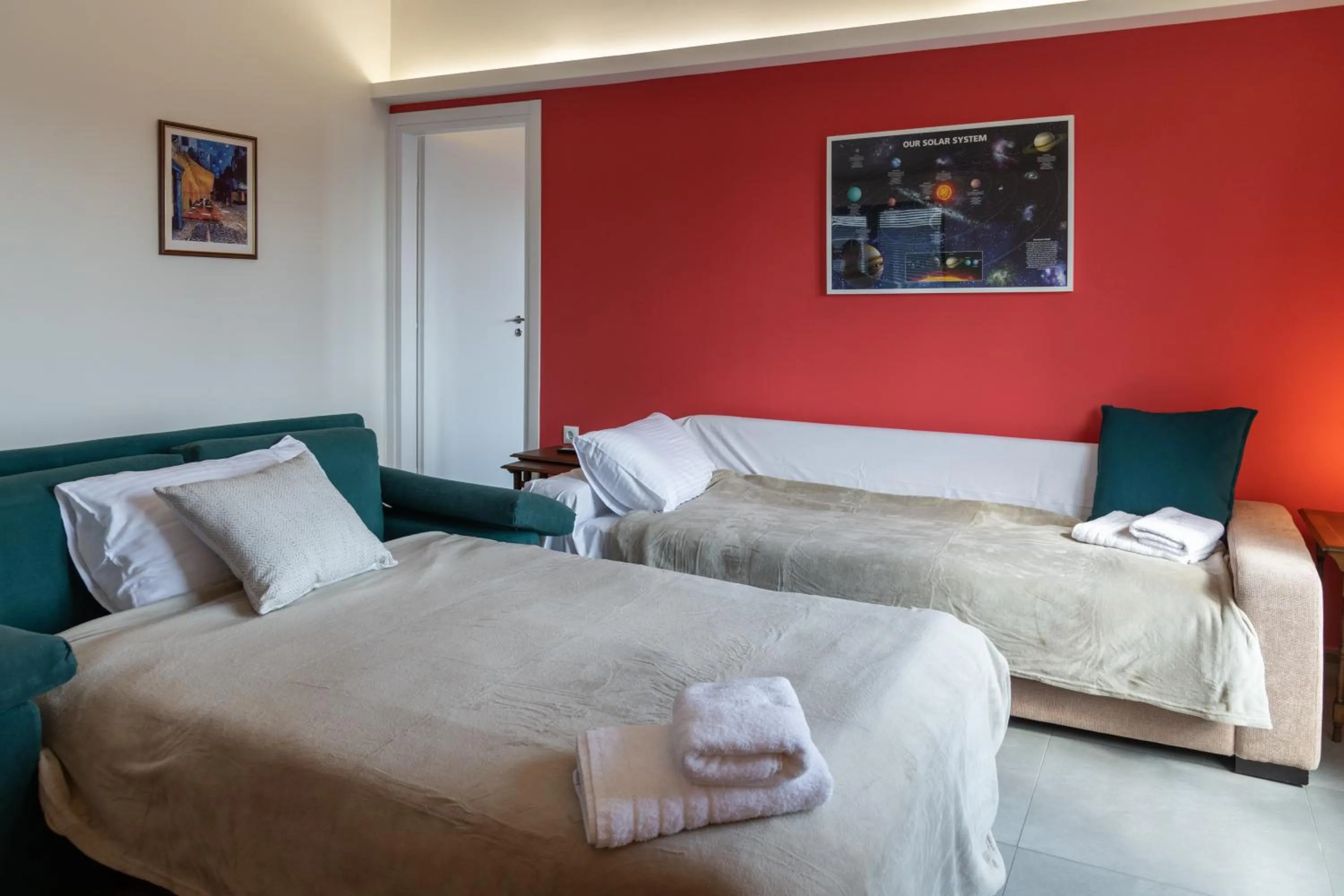 Bed in CHROMA Lodge Pikermi