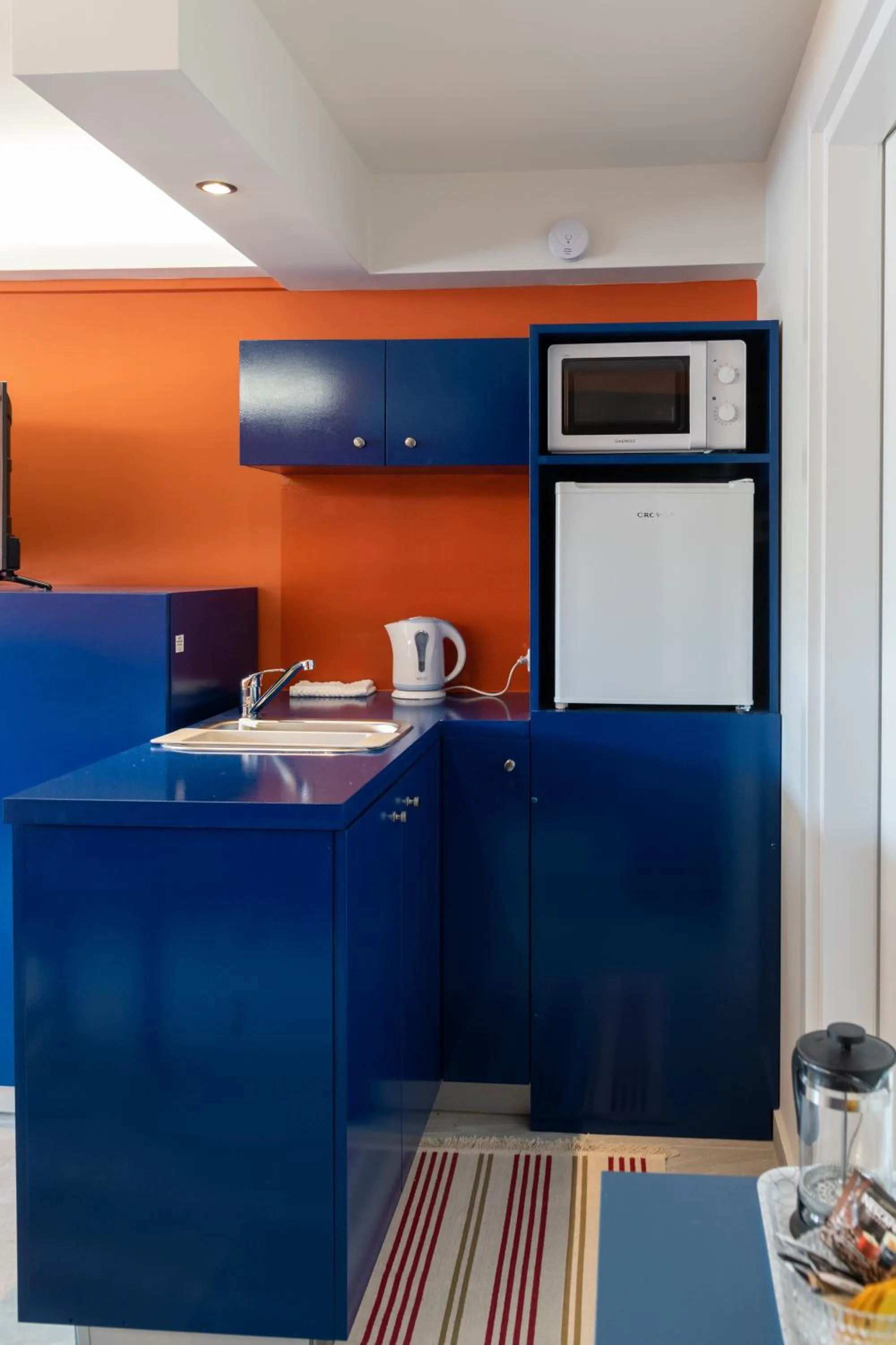 Kitchen or kitchenette in CHROMA Lodge Pikermi