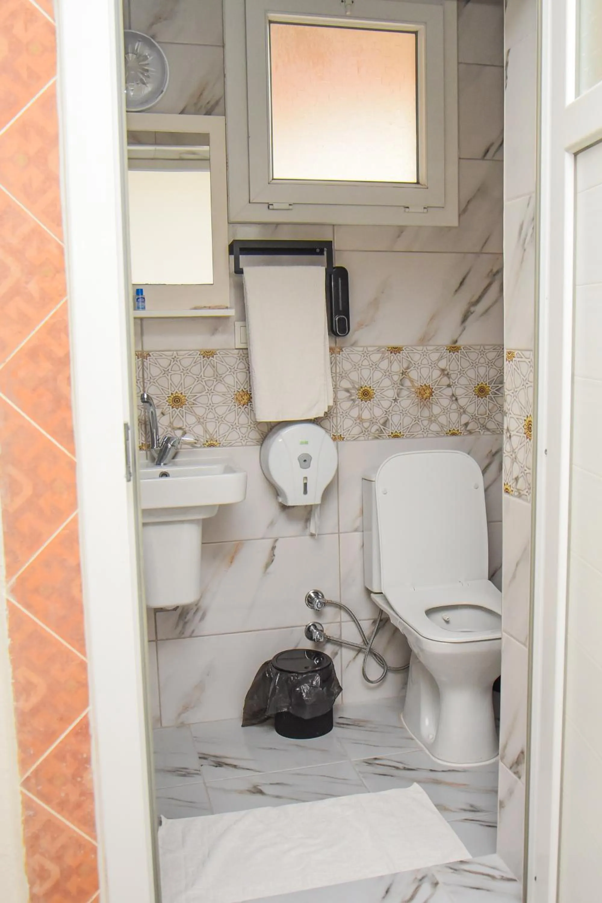 Anz Guest House Pansiyon