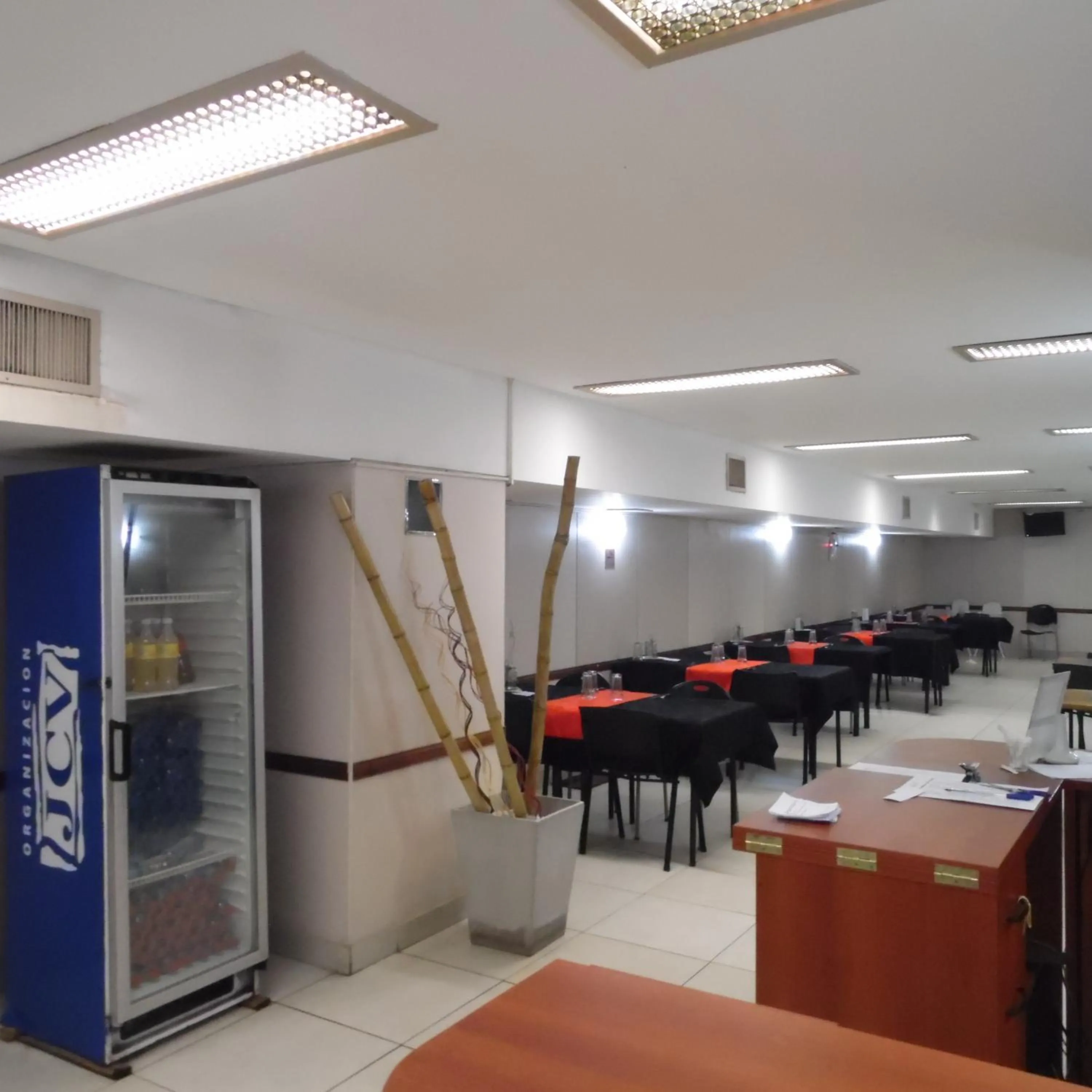 Restaurant/places to eat in Adrazi Internacional