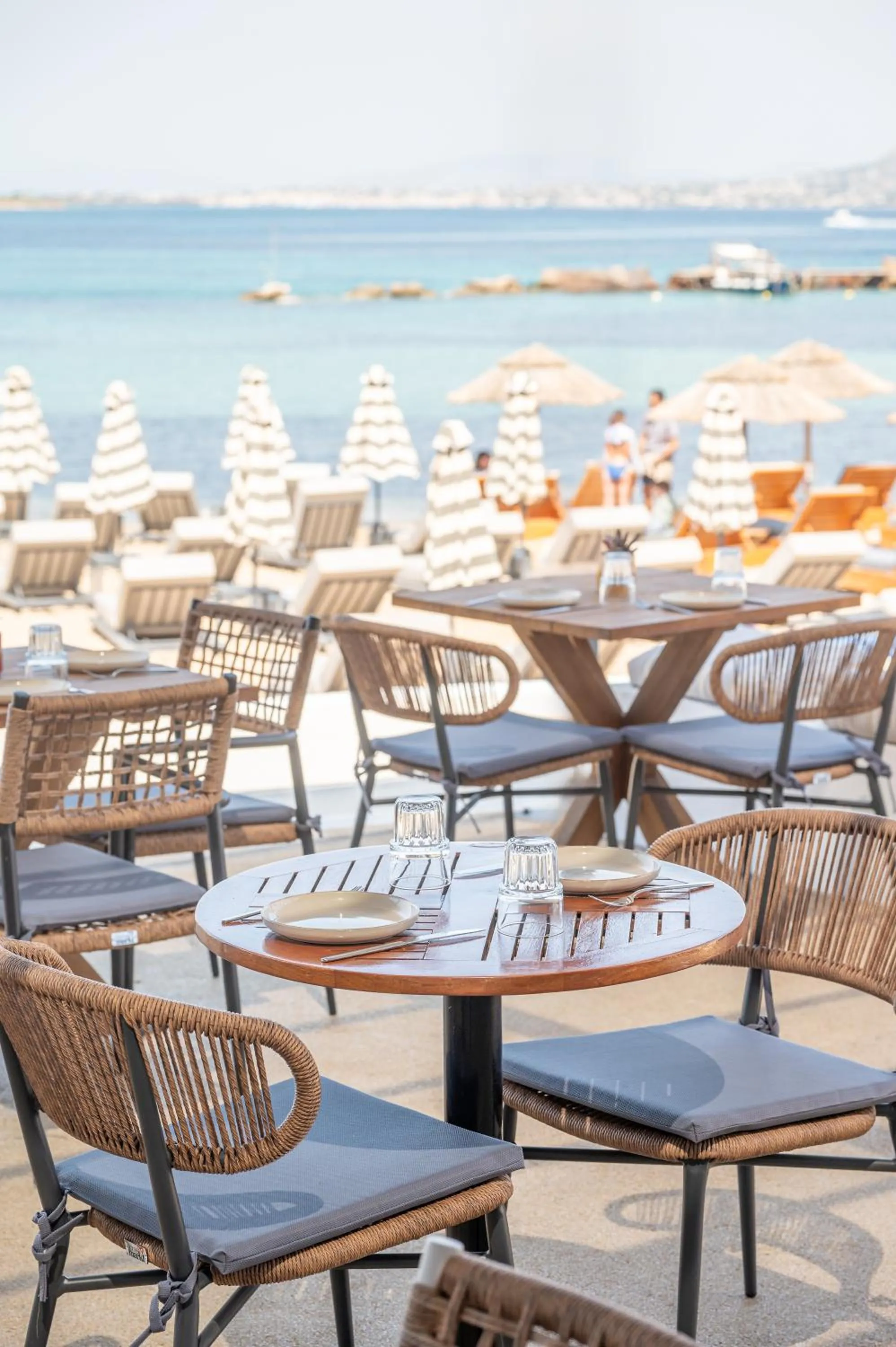 Restaurant/places to eat in Oasis Beach Hotel